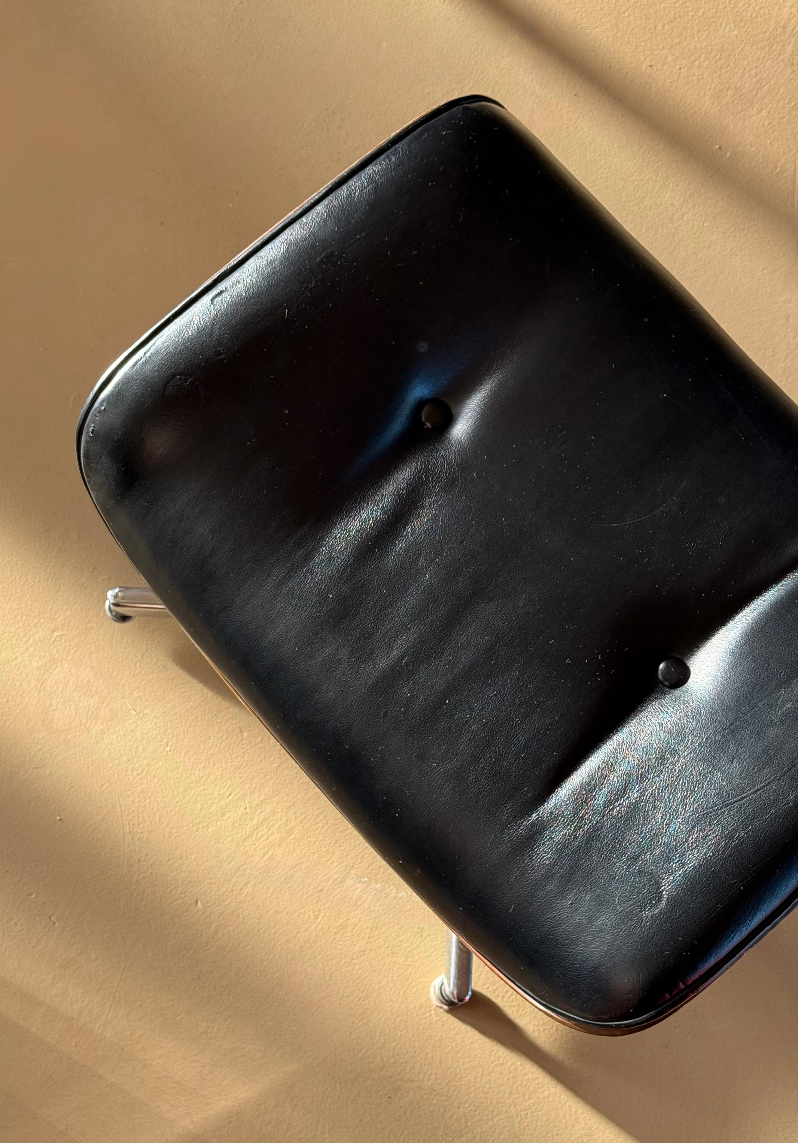 20ième siècle Tabouret de style Eames de Herman Miller, milieu du 20e siècle en vente