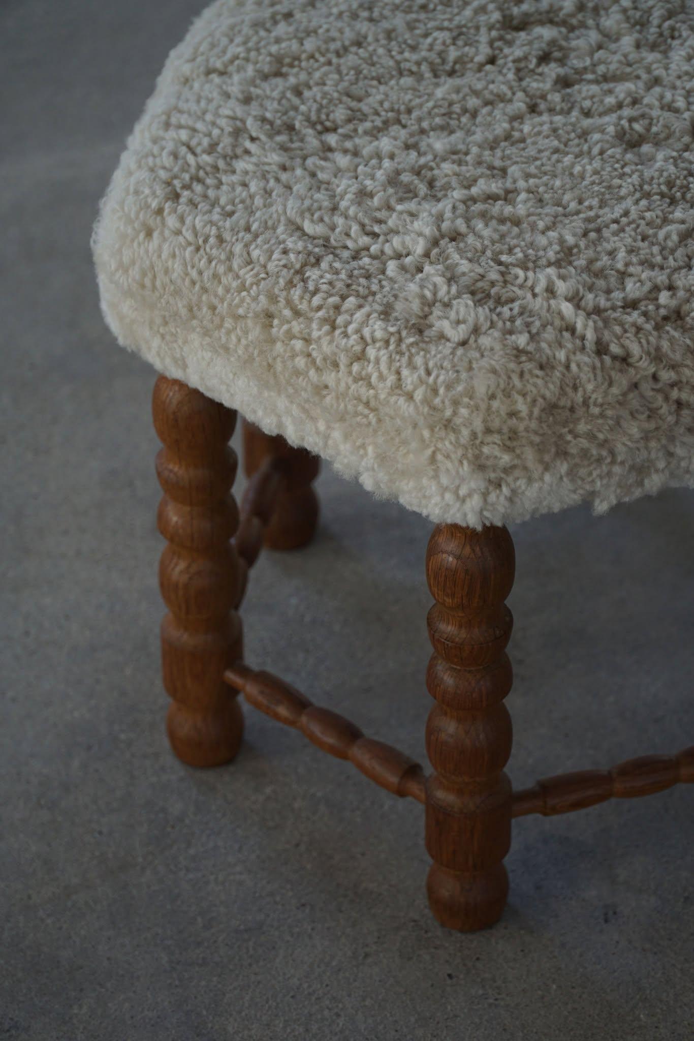 A beautiful Danish modern stool in oak with curly legs, the hexagon seat reupholstered in a great quality shearling lambswool. Made by a Danish Cabinetmaker in the 1950s. A fine stool with an intriguing impression.

A great object for the