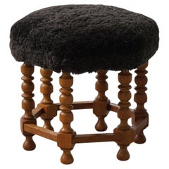 Sgabello esagonale in Oak, sedile rivestito in lana d'agnello, Modernità danese, anni '50
