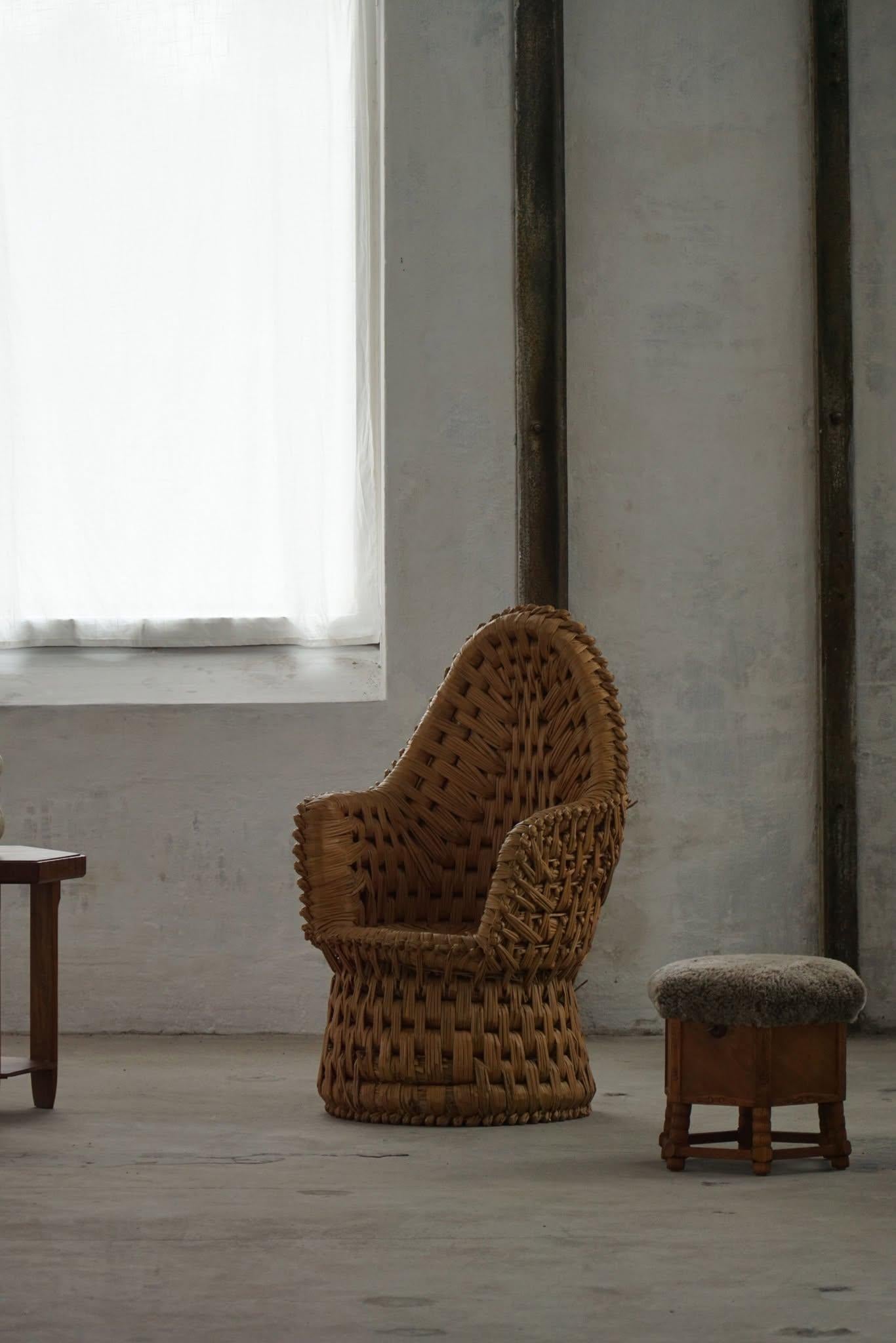 Taburete hexagonal de roble con almacenaje, asiento de lana de cordero, estilo moderno danés, años 50 en Bueno estado para la venta en Odense, DK