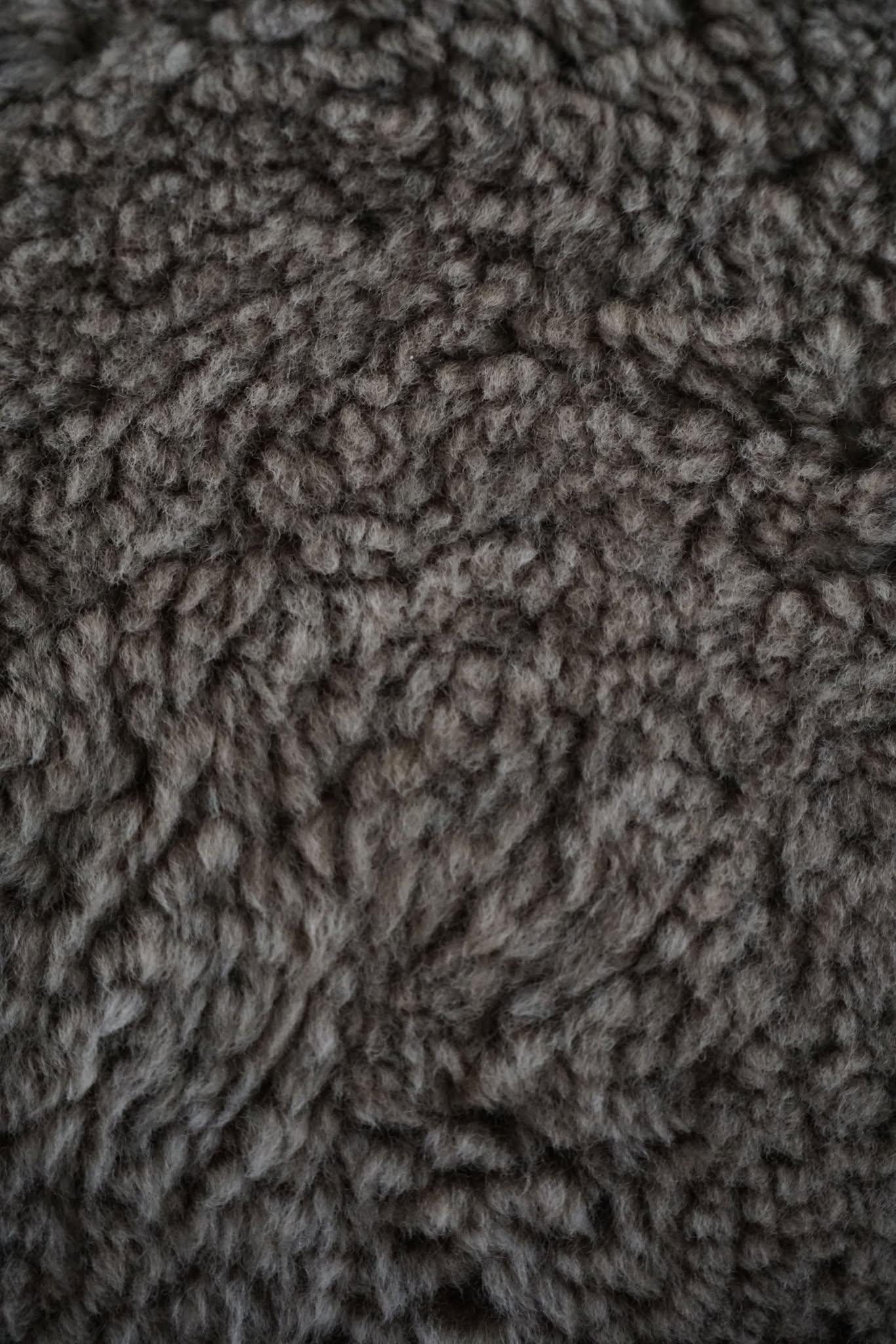 Taburete hexagonal de roble con almacenaje, asiento de lana de cordero, estilo moderno danés, años 50 en venta 1