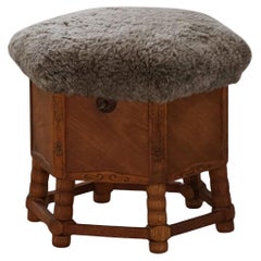 Sgabello esagonale in Oak con contenitore, sedile in lana d'agnello, Modernità danese, anni '50