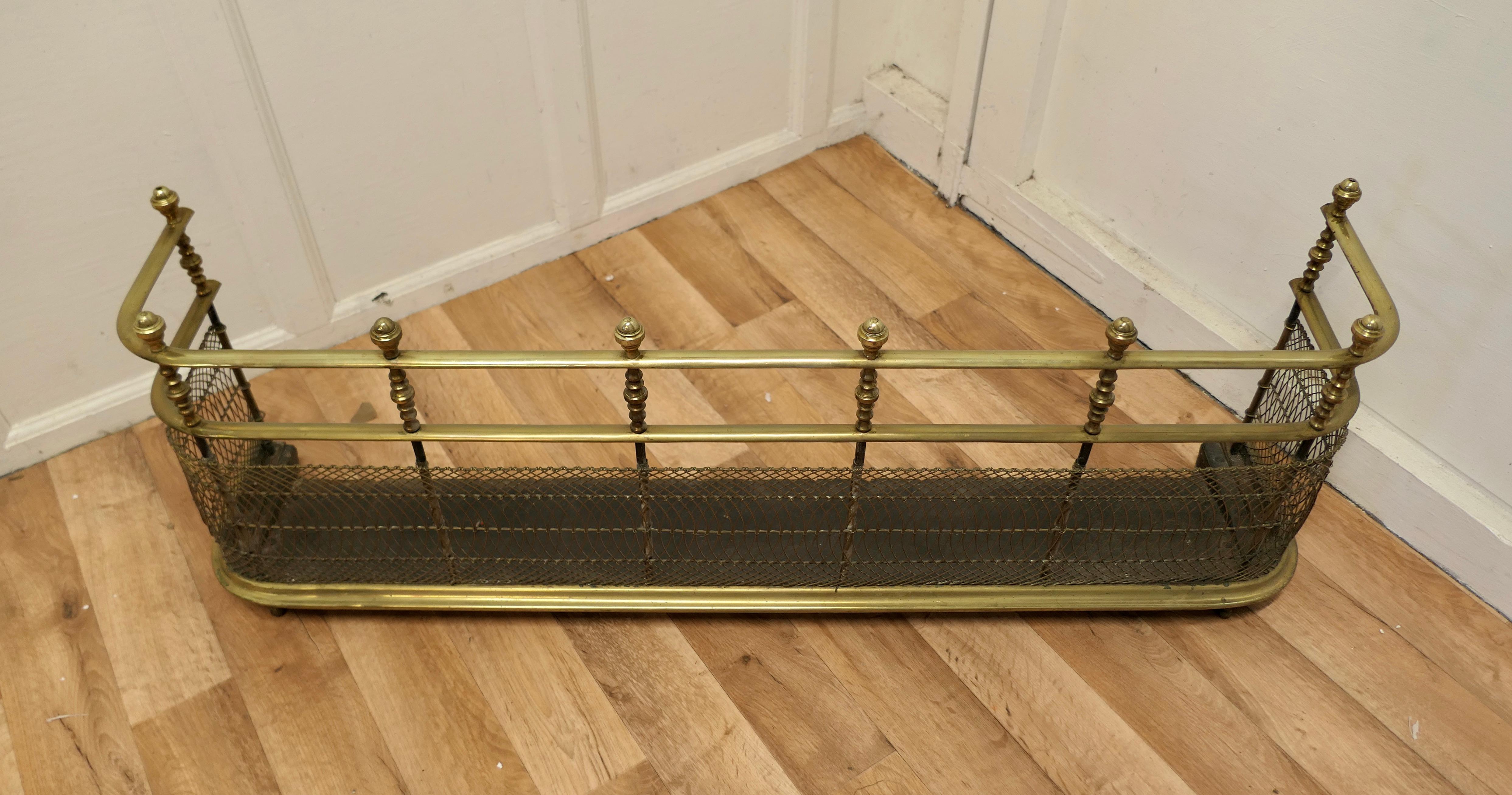 High Georgian Brass Nursery Fire Guard Fender In Good Condition In Chillerton, Isle of Wight