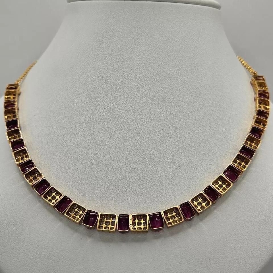 Un Vintage de haute qualité en or massif 21k / 21ct 2.8ct Diamant & 
Collier de rubis 10ct 

Collier en or jaune, serti de rubis et de diamants, muni d'une bague en or jaune et d'une bague en or jaune. 
Chaîne de cou à maillons fantaisie en or 21