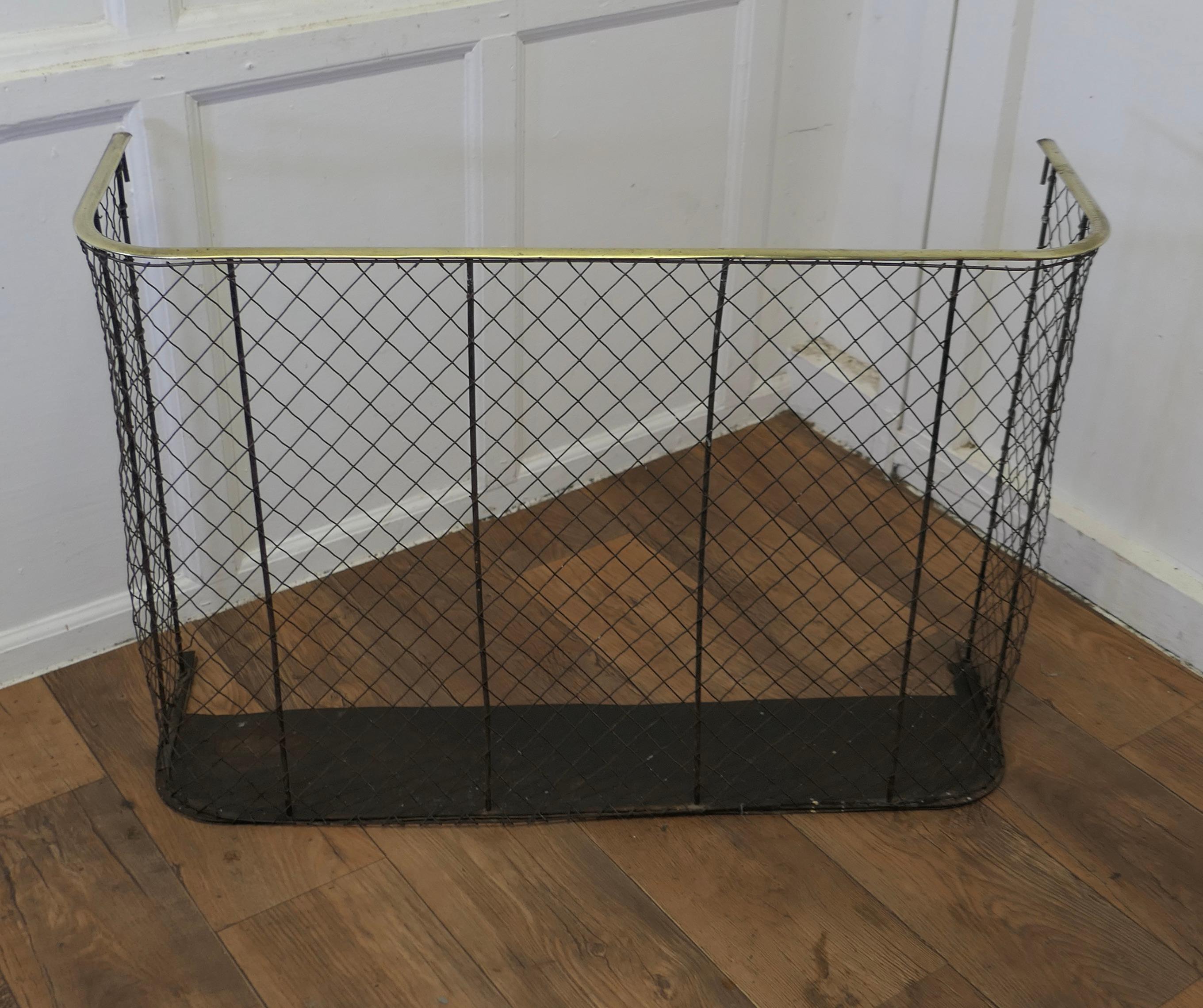 A High Victorian Nursery Fire Guard, Brass Fender     In Good Condition For Sale In Chillerton, Isle of Wight