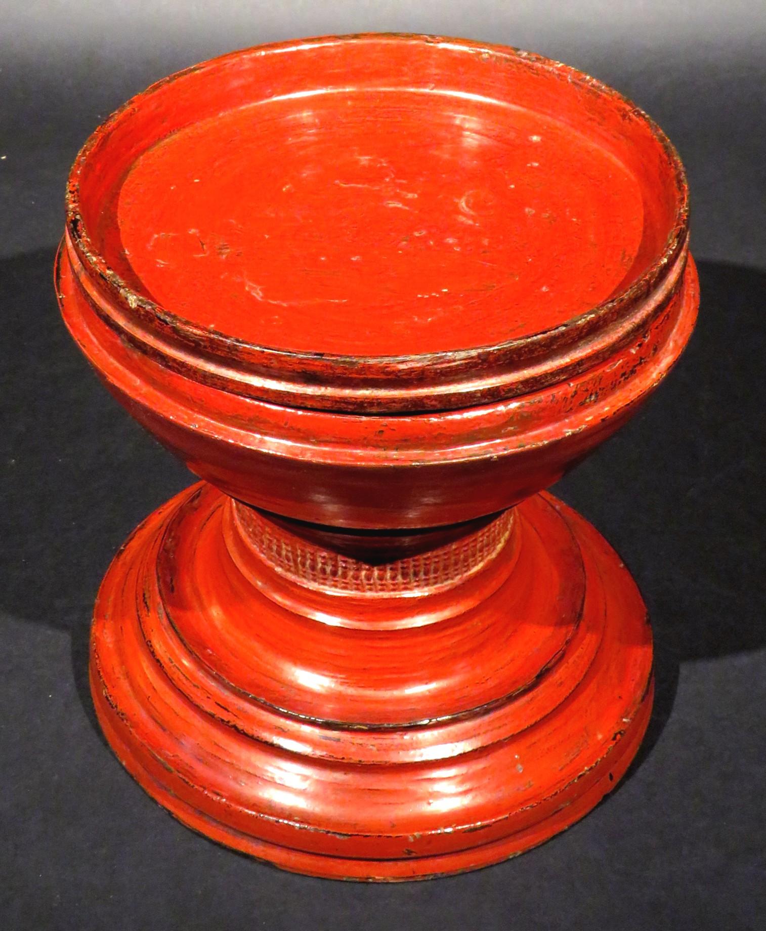 A Highly Decorative 19th Century Hsun-ok (Offering Bowl), Burmese Circa 1920 In Good Condition For Sale In Ottawa, Ontario