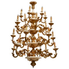 Lustre de château à 24 têtes hautement décoratif et élégant, doré