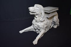Sculpture de grande taille hautement décorative d'un chien couché