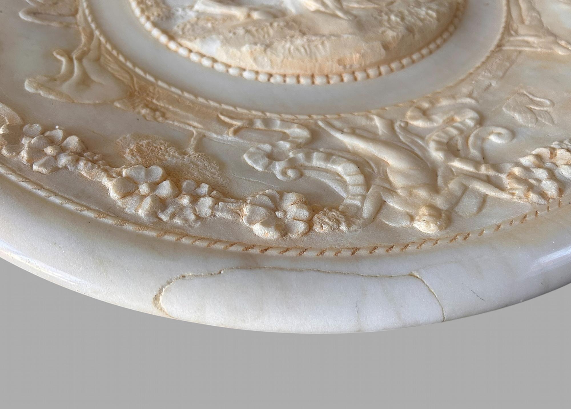 Eine hochdekorative große italienische Marmor-Tazza um 1860 im Angebot 2