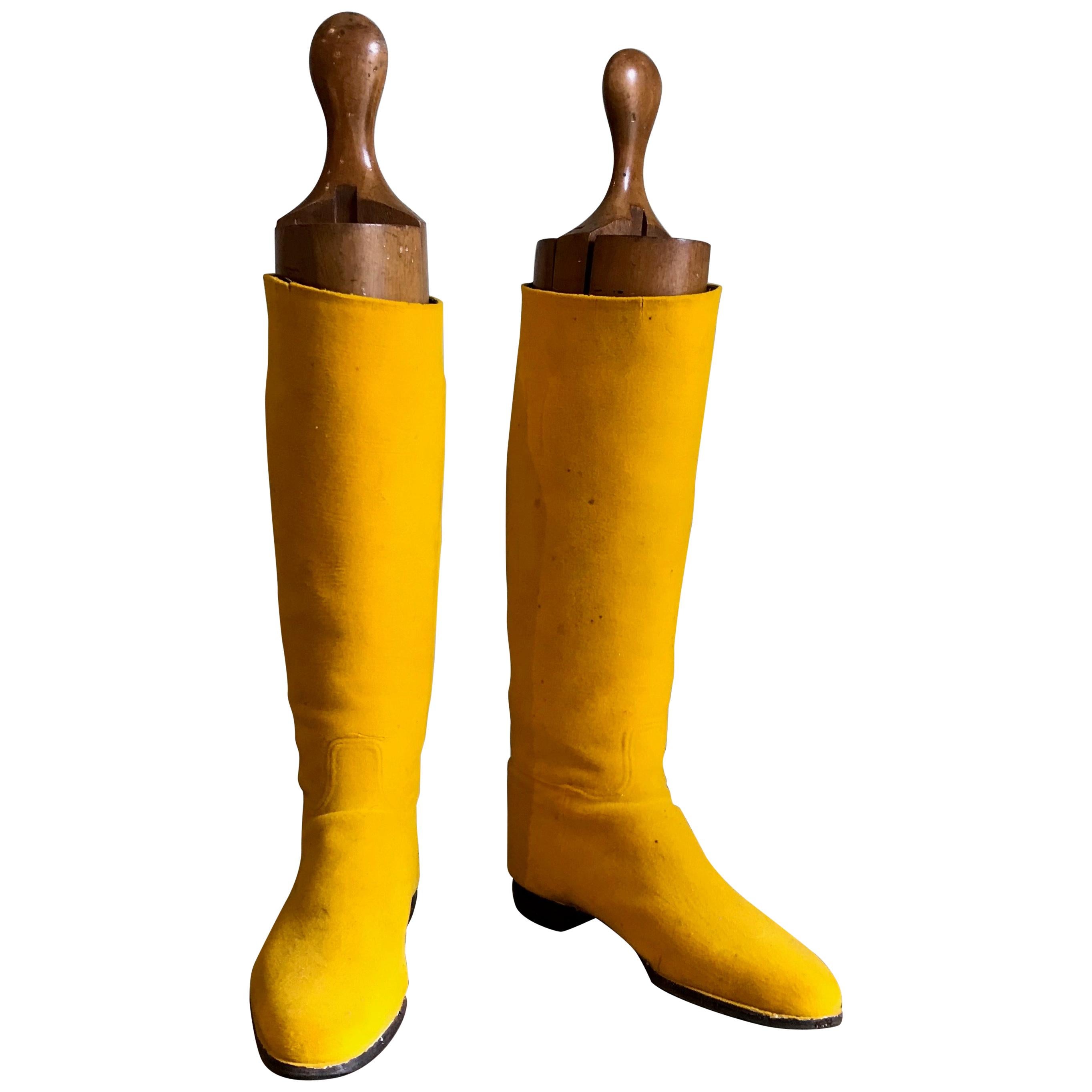 Highly Decorative Pair of Bright Yellow English Edwardian Riding Boots For Sale