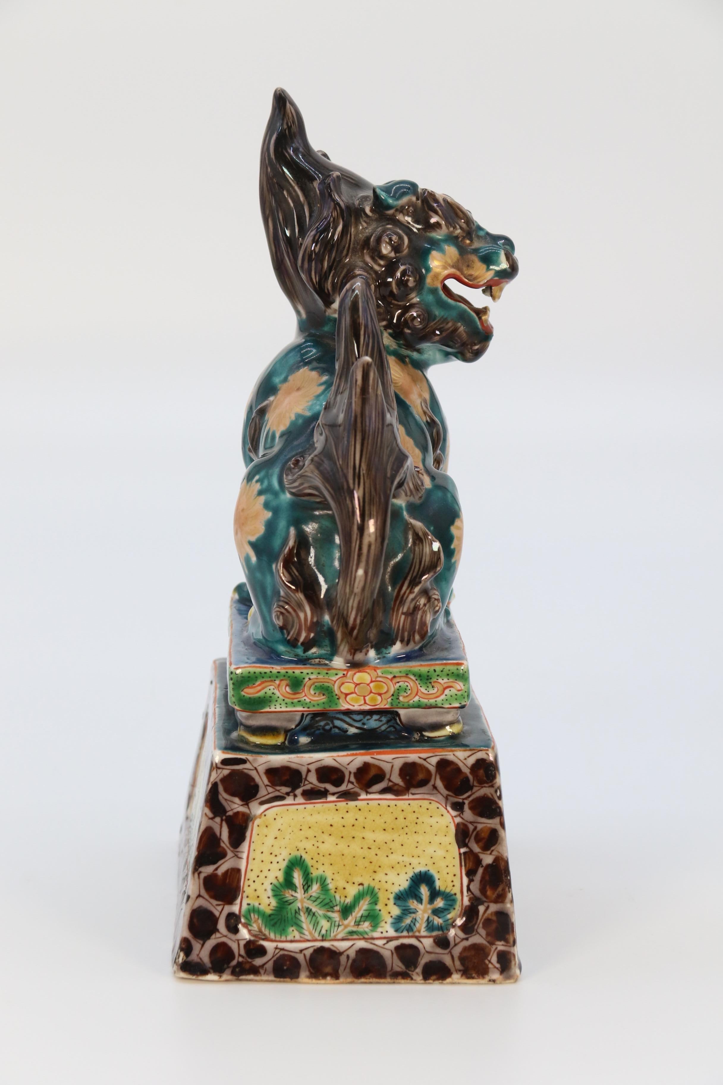 Coppia di leoni buddisti in ceramica cinese altamente decorativi, circa 1900. in vendita 8