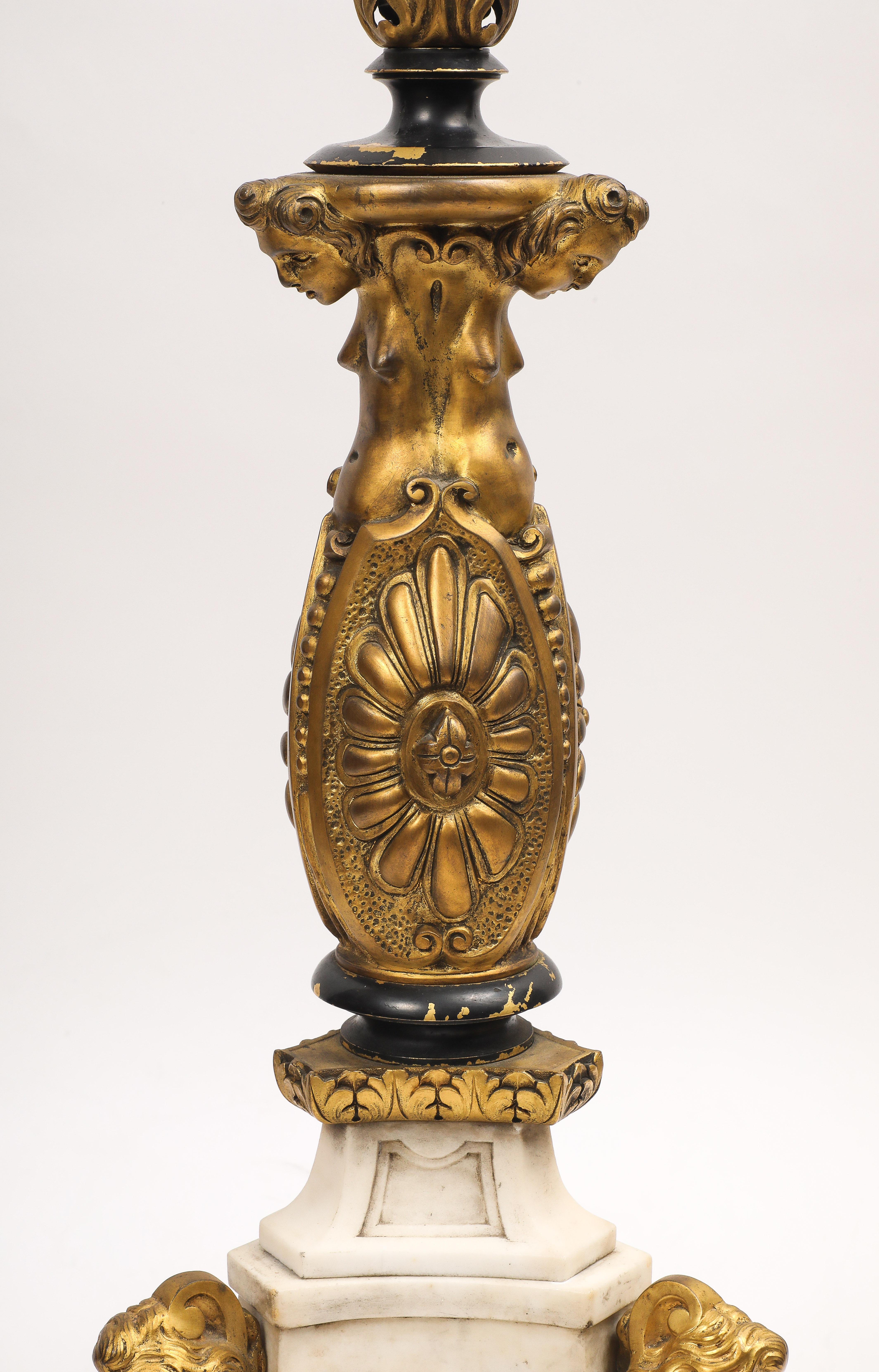 Eine sehr wichtige Caldwell Ormolu montiert Cararra Marmor figurale Stehlampe im Angebot 2