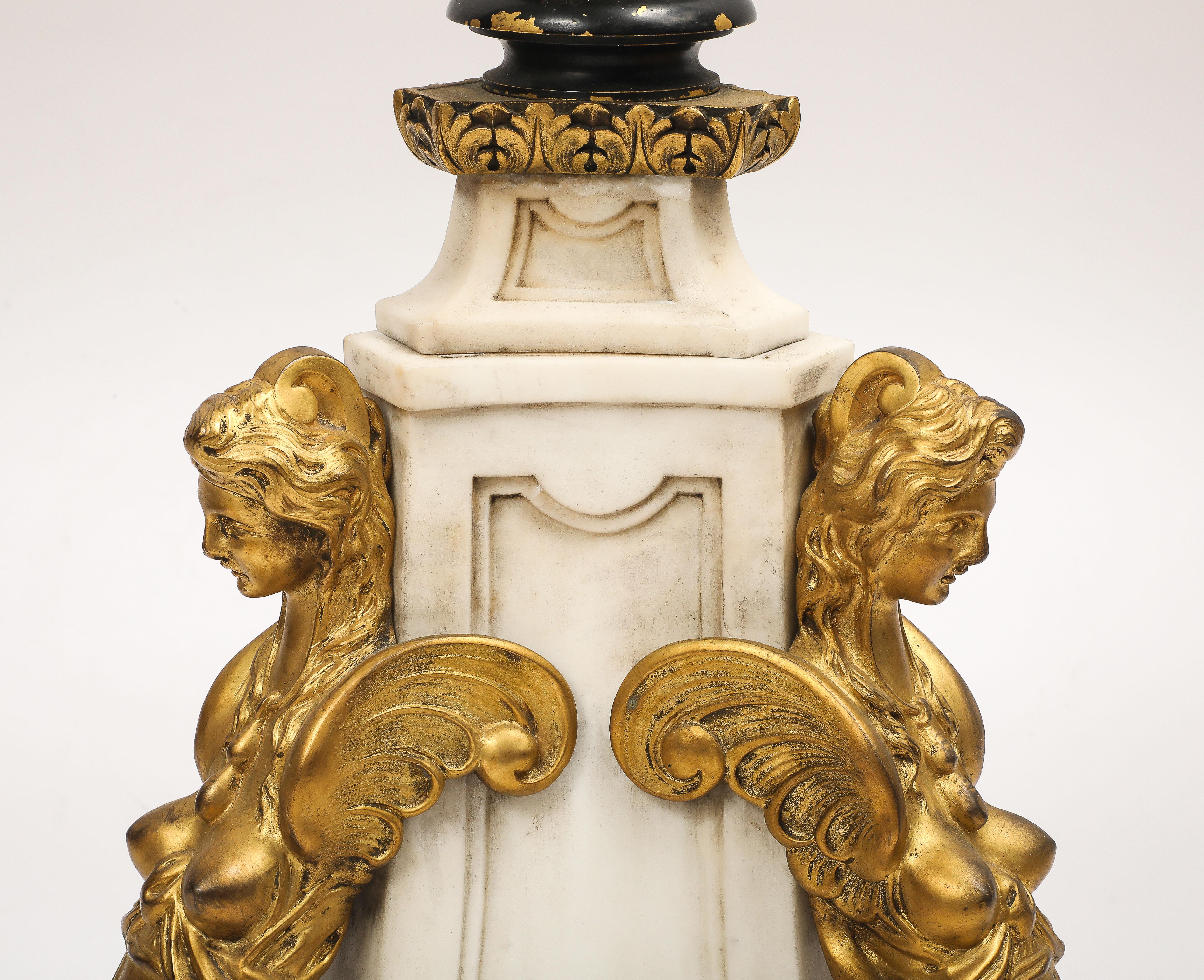 Eine sehr wichtige Caldwell Ormolu montiert Cararra Marmor figurale Stehlampe im Angebot 6