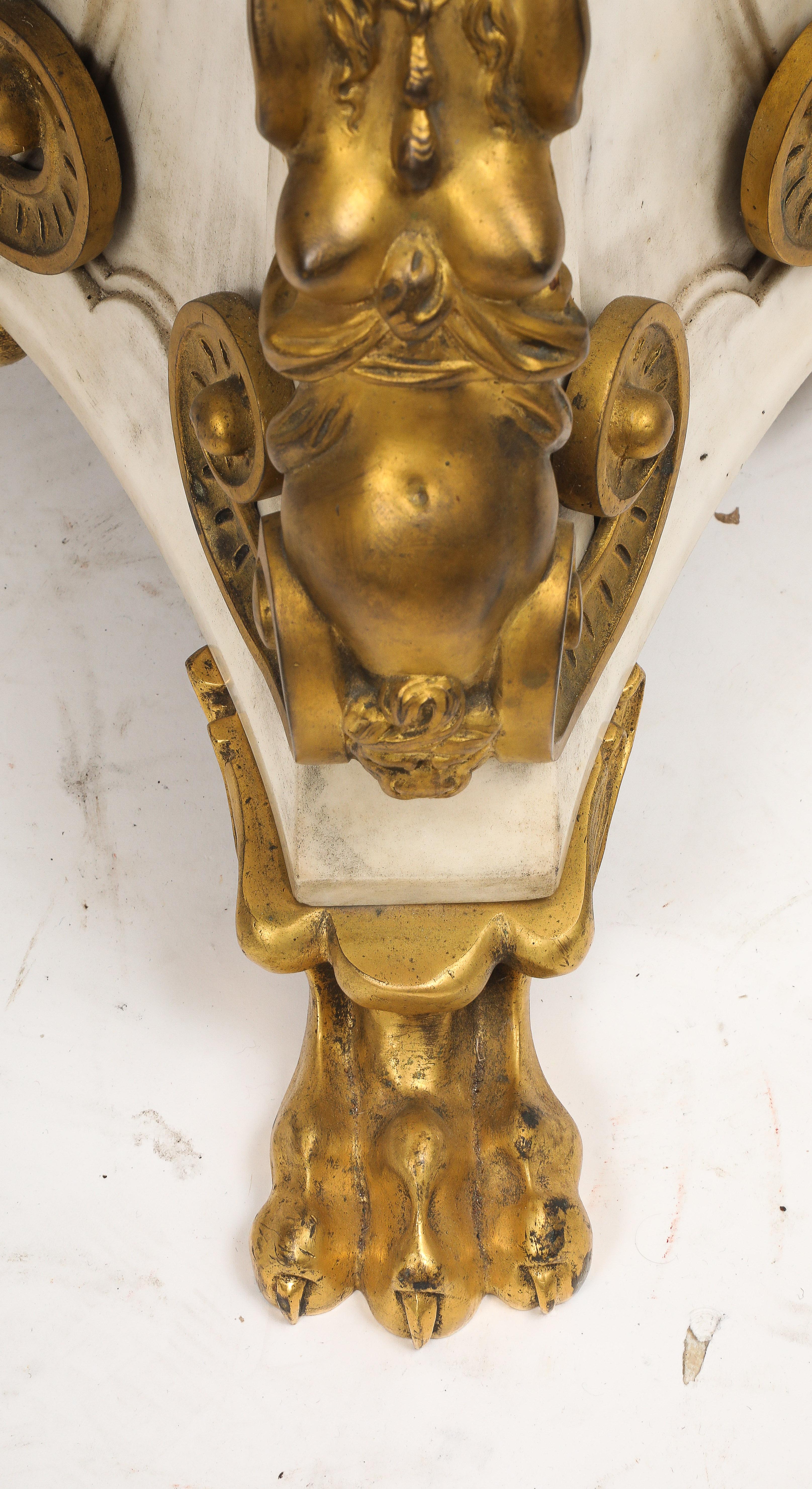 Eine sehr wichtige Caldwell Ormolu montiert Cararra Marmor figurale Stehlampe im Angebot 8