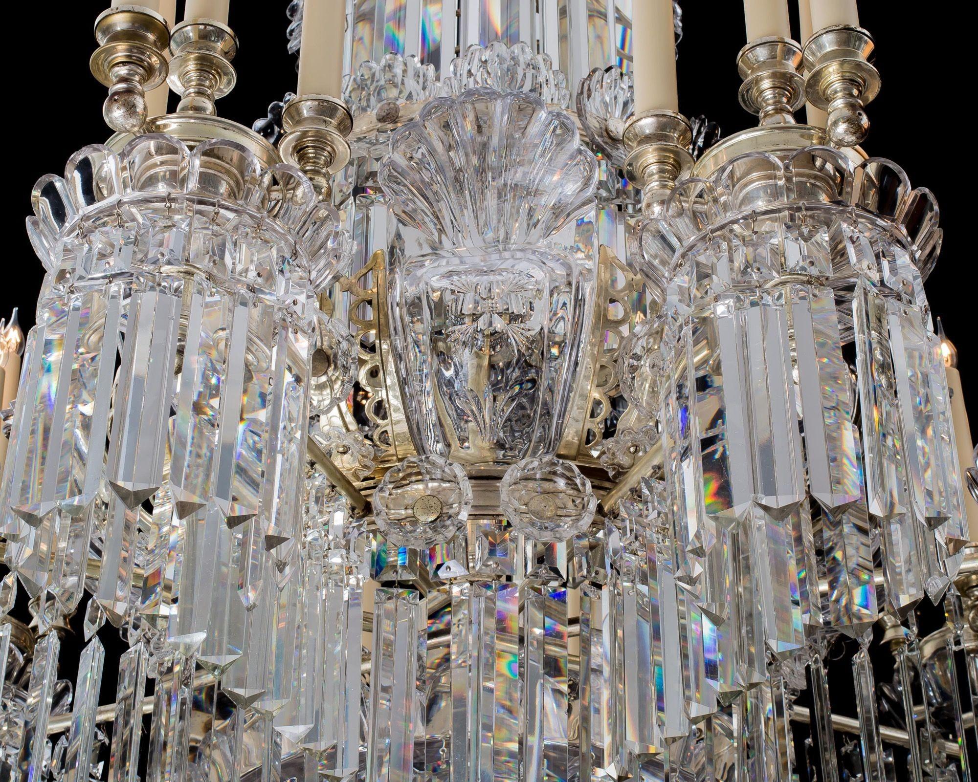 Un importante lampadario di cristallo di Cornelius & Baker in vendita 2