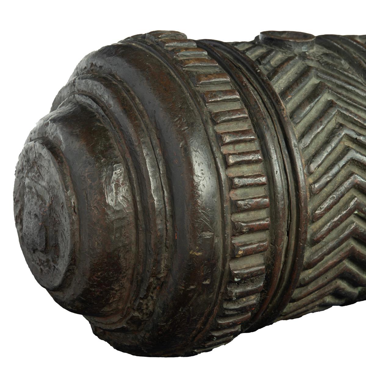 Bronzo Un importante cannone indiano Mughal catturato a Droog nel 1858. in vendita
