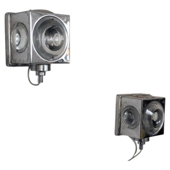 A highly sculptural pair of Italian wall lights attributed to Oscar Tarlasco For Sale