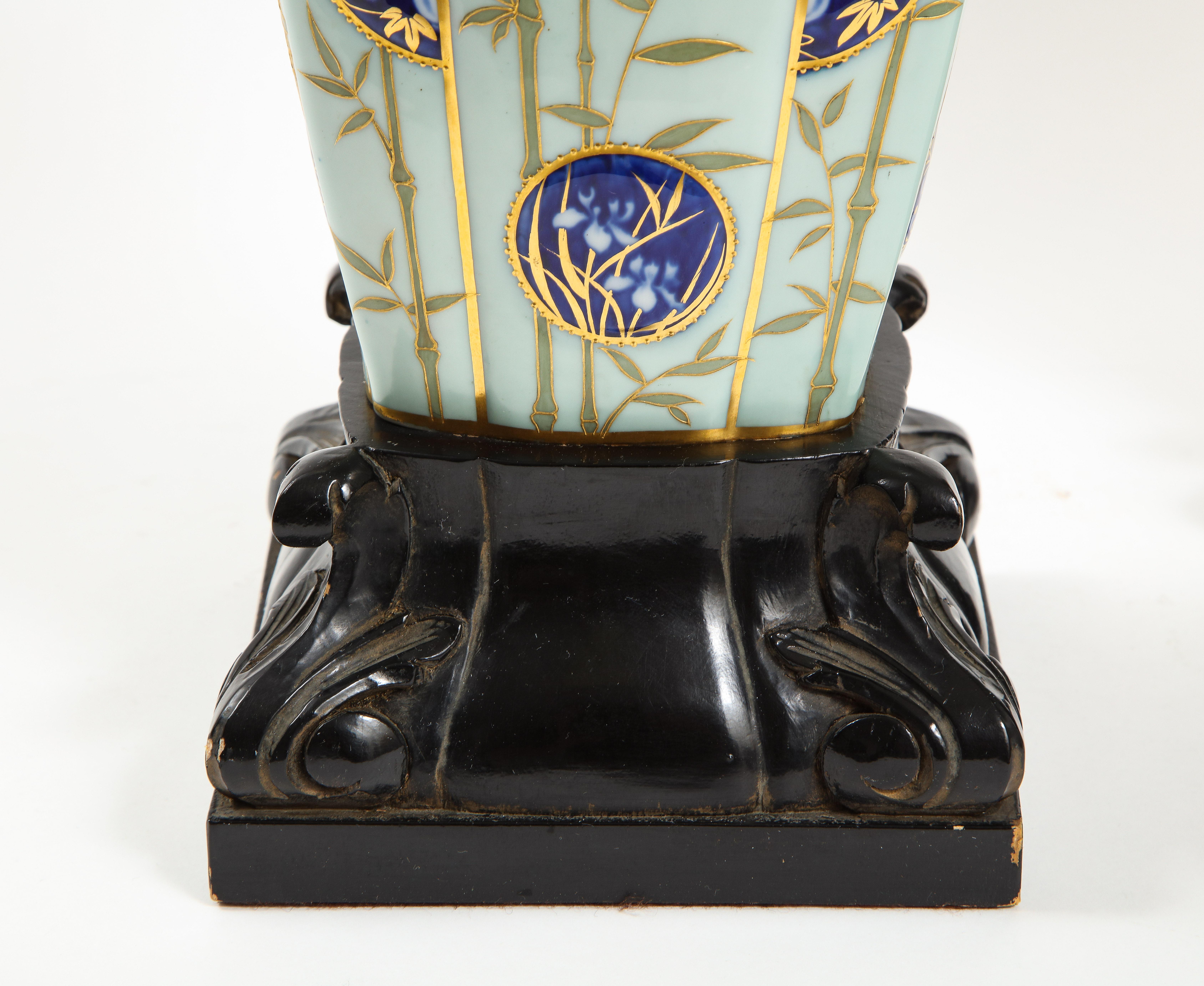 Paire de vases en porcelaine à motif japonais anglais très inhabituels en vente 2