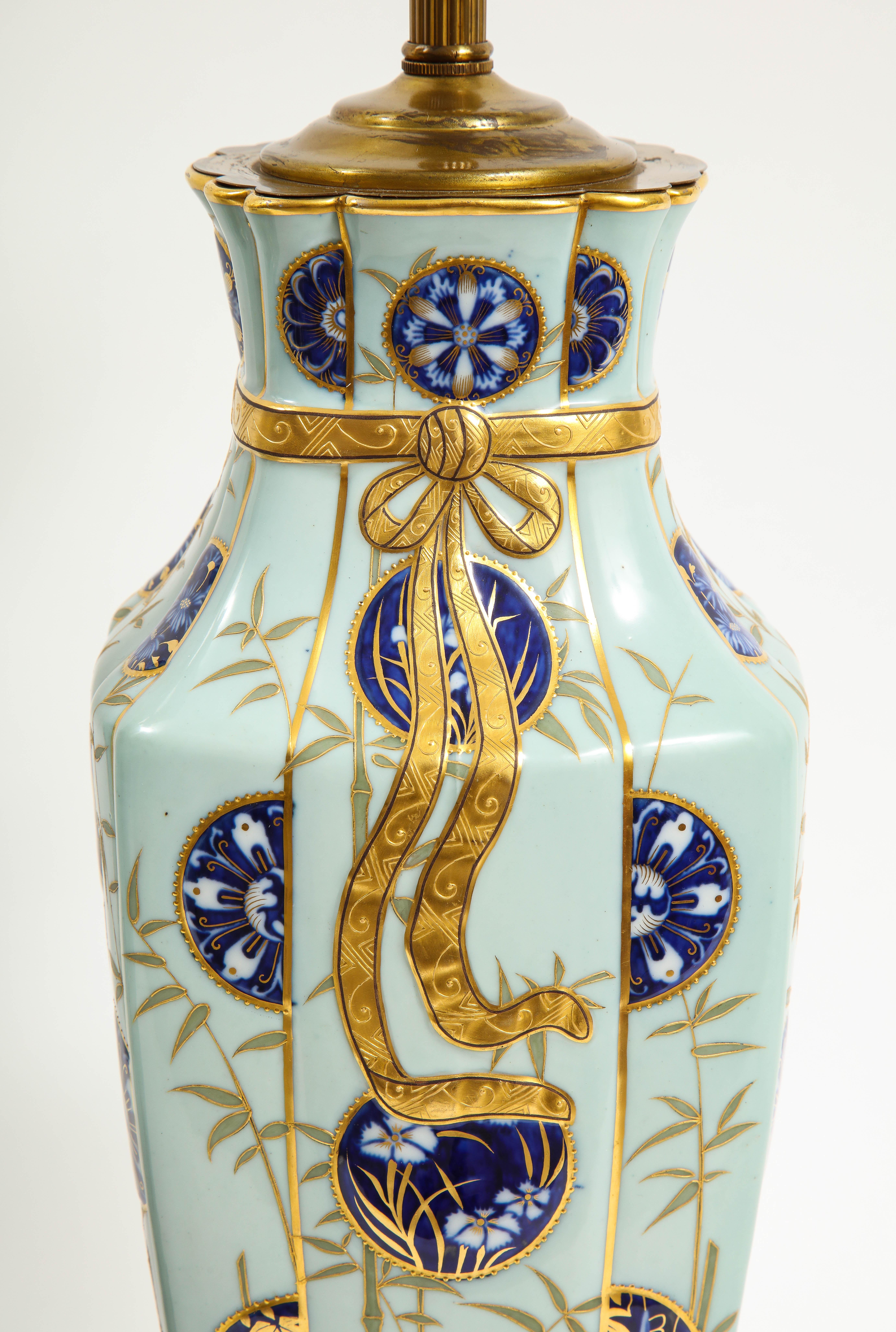 Fin du XIXe siècle Paire de vases en porcelaine à motif japonais anglais très inhabituels en vente