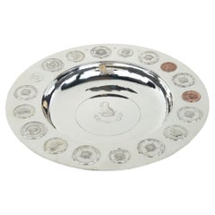 Eine höchst ungewöhnliche, mit Medaillen bestückte Silberschale