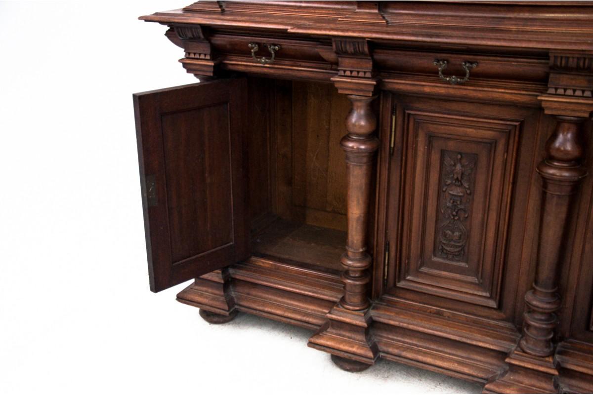 Un armario histórico de finales del siglo XIX. Vidrio en venta