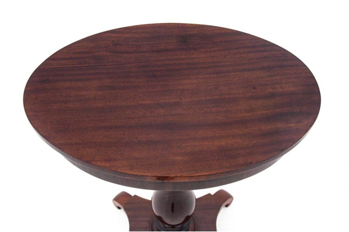 Table à fil historique, Europe du Nord, vers 1860. en vente 3