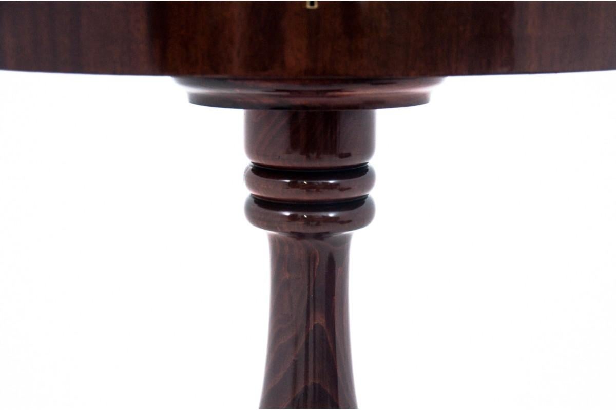 Table à fil historique, Europe du Nord, vers 1860. en vente 5