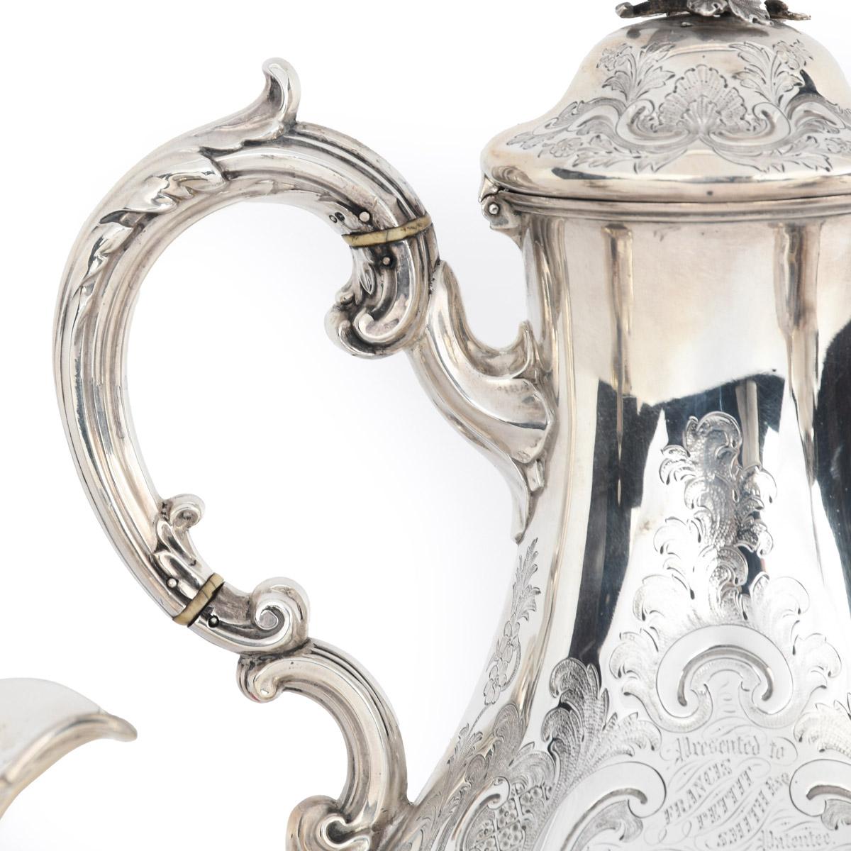 Un importante set da tè e da caffè in argento di epoca vittoriana in vendita 3