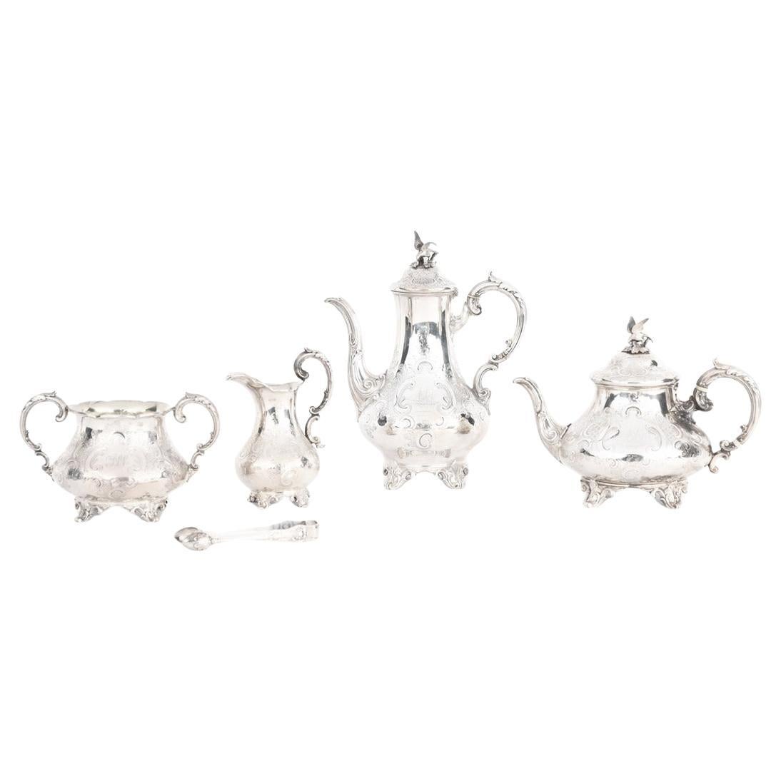 Un importante set da tè e da caffè in argento di epoca vittoriana in vendita