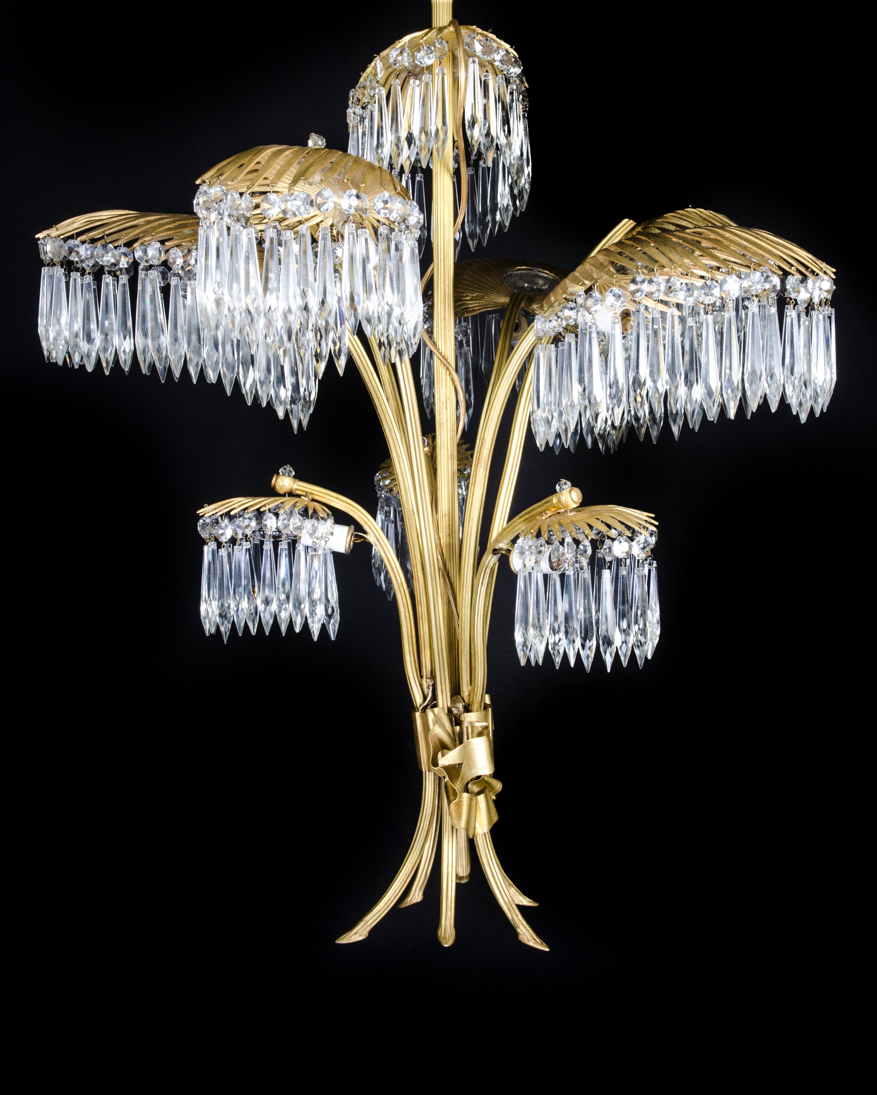 Antiker französischer Palmen-Kronleuchter aus vergoldeter Bronze und Kristall im Hollywood-Regency-Stil (Vergoldet) im Angebot