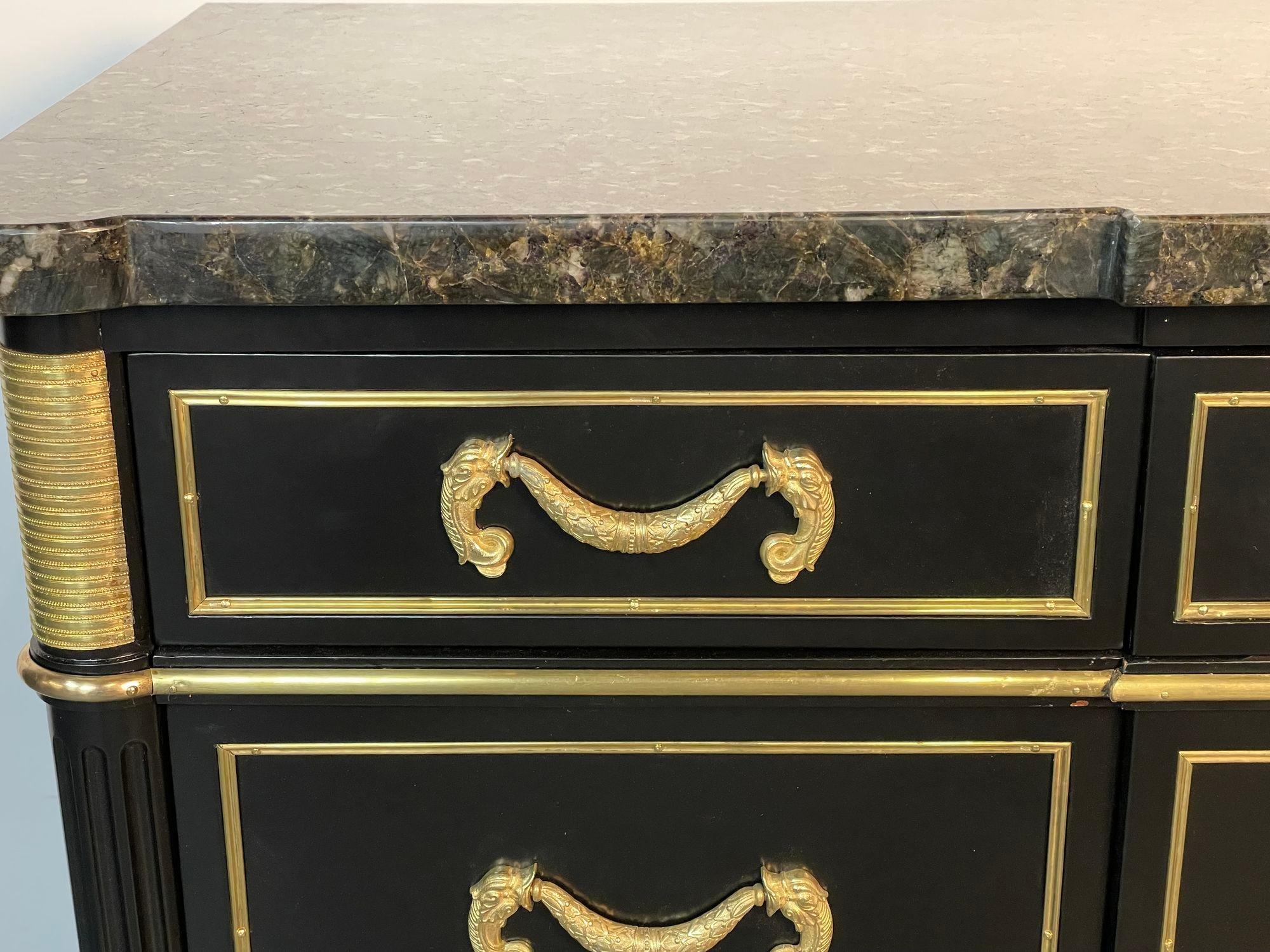 Cassapanca o commode francese Hollywood Regency di Maison Jansen, bronzo, marmo in vendita 2