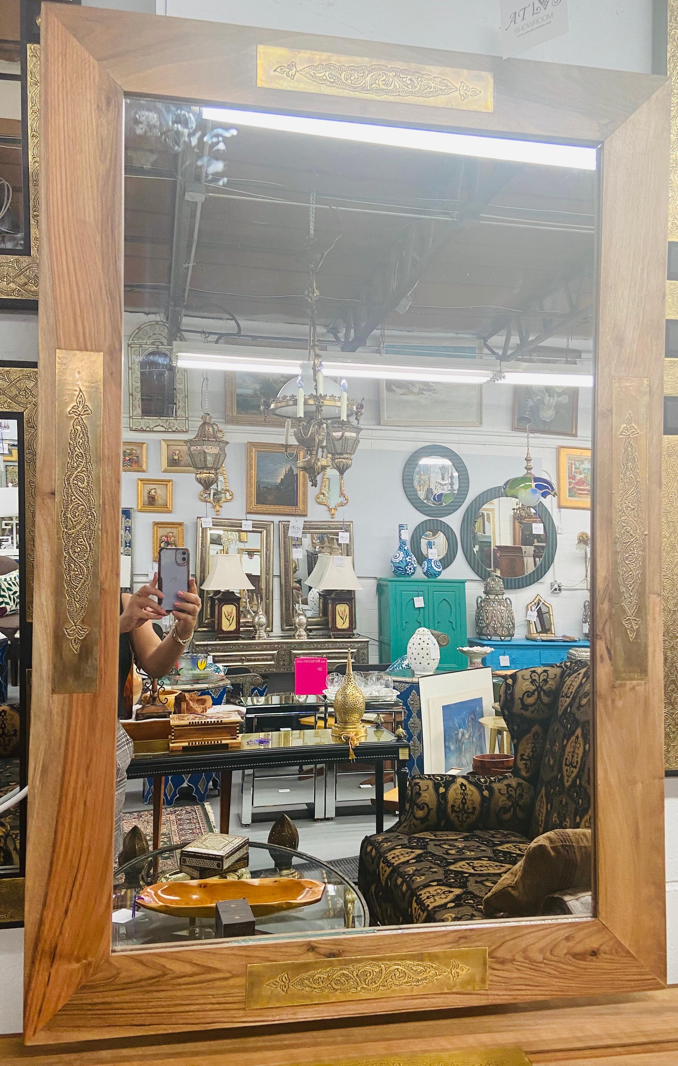 Hollywood Regency Style Brass and Walnut Mirror and Console Table Set For Sale 8