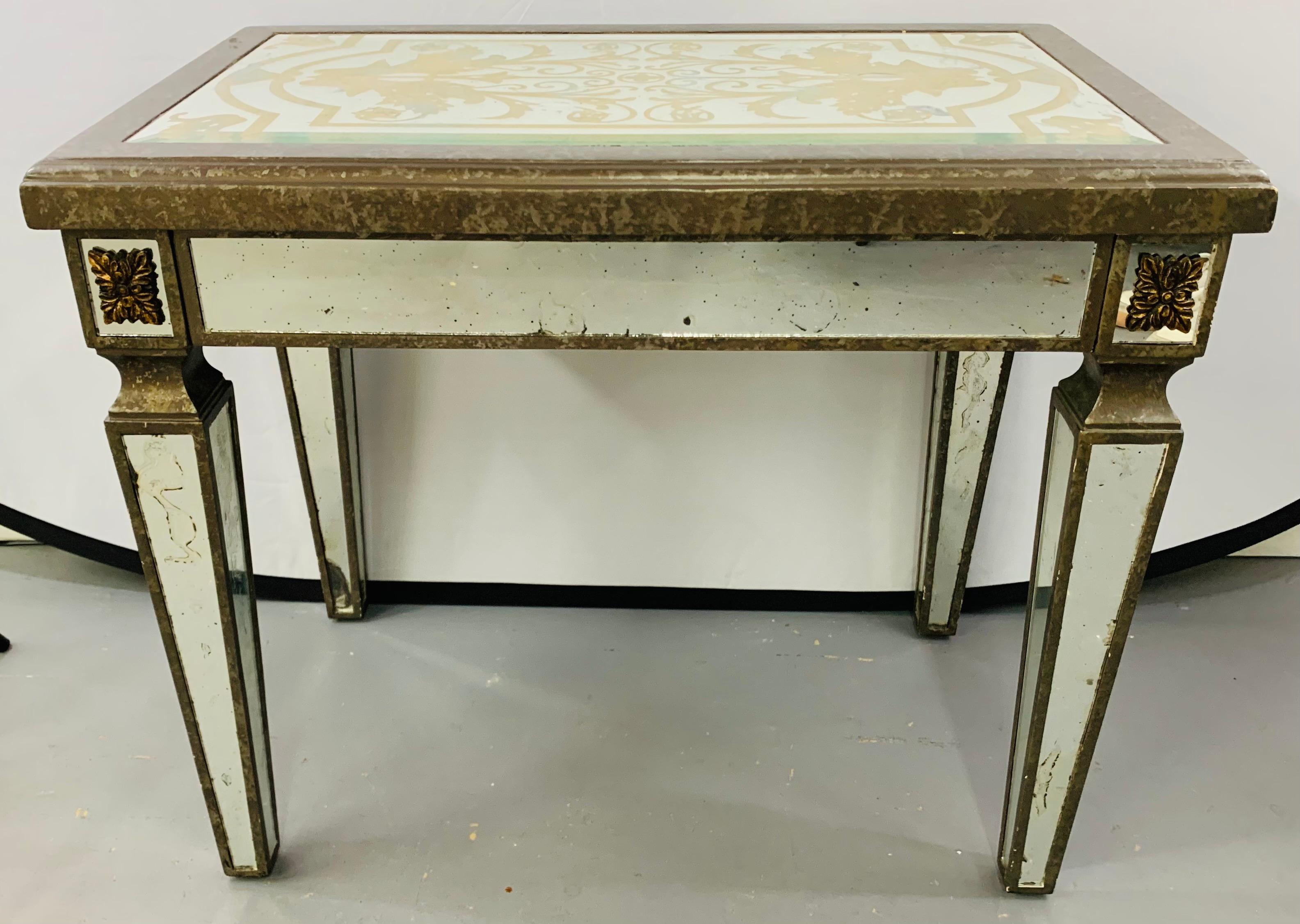 Hollywood Regency Style Églomisé Mirrored Side Table In Good Condition In Plainview, NY