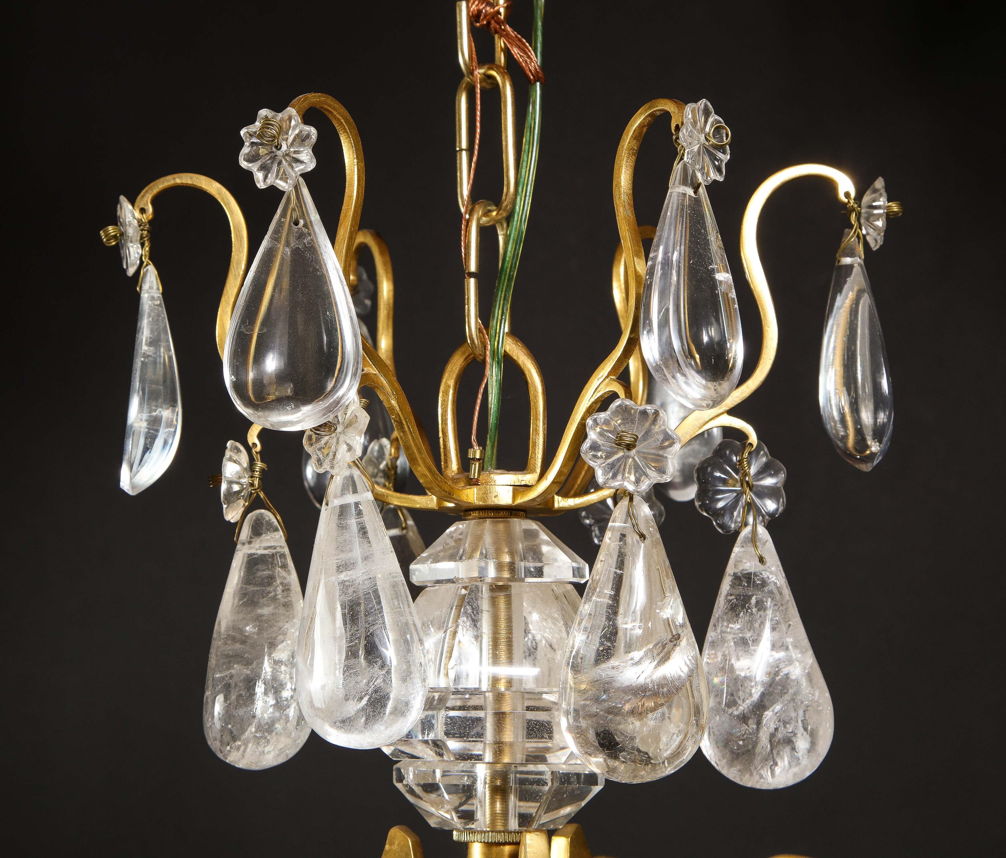 Bronzo Lampadario a gabbia in bronzo dorato e cristallo di rocca tagliato in stile Hollywood Regency in vendita