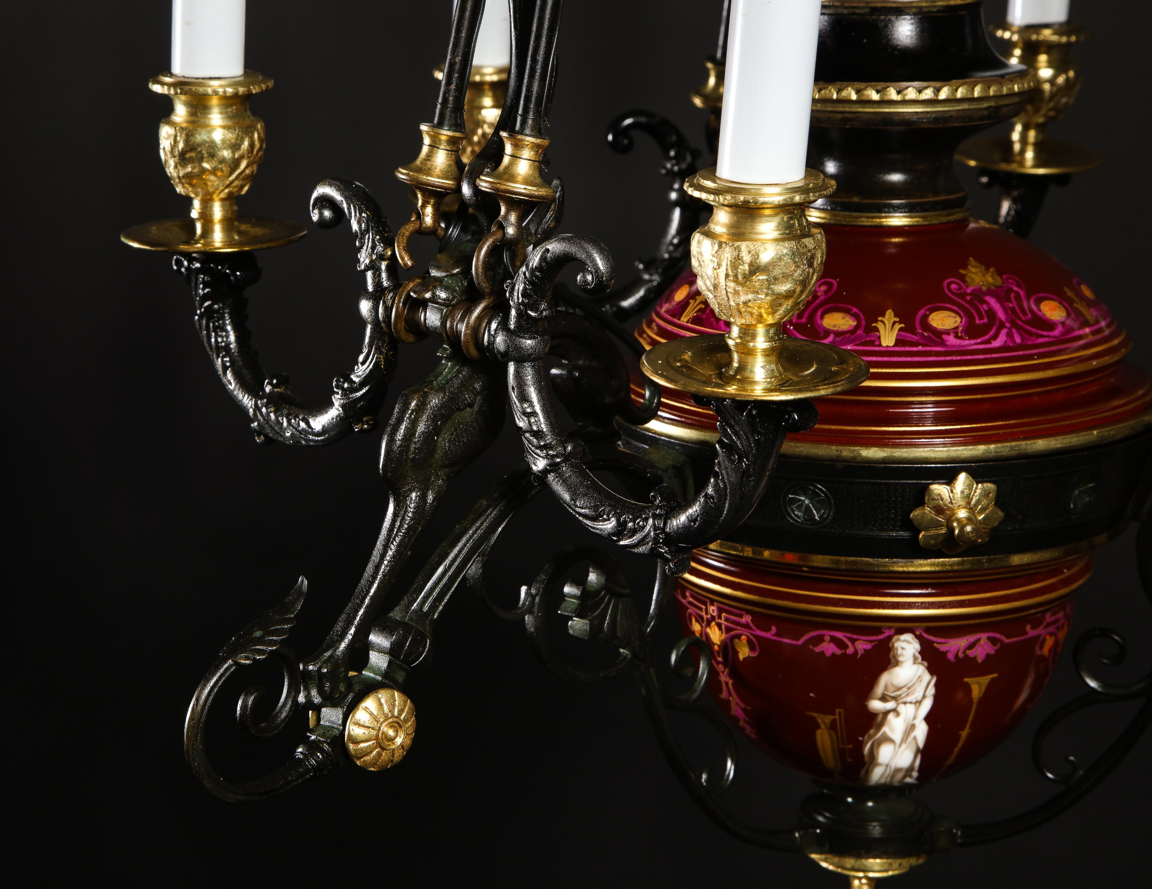 Lustre figuratif de style Hollywood Regency en bronze doré et porcelaine rouge en vente 10