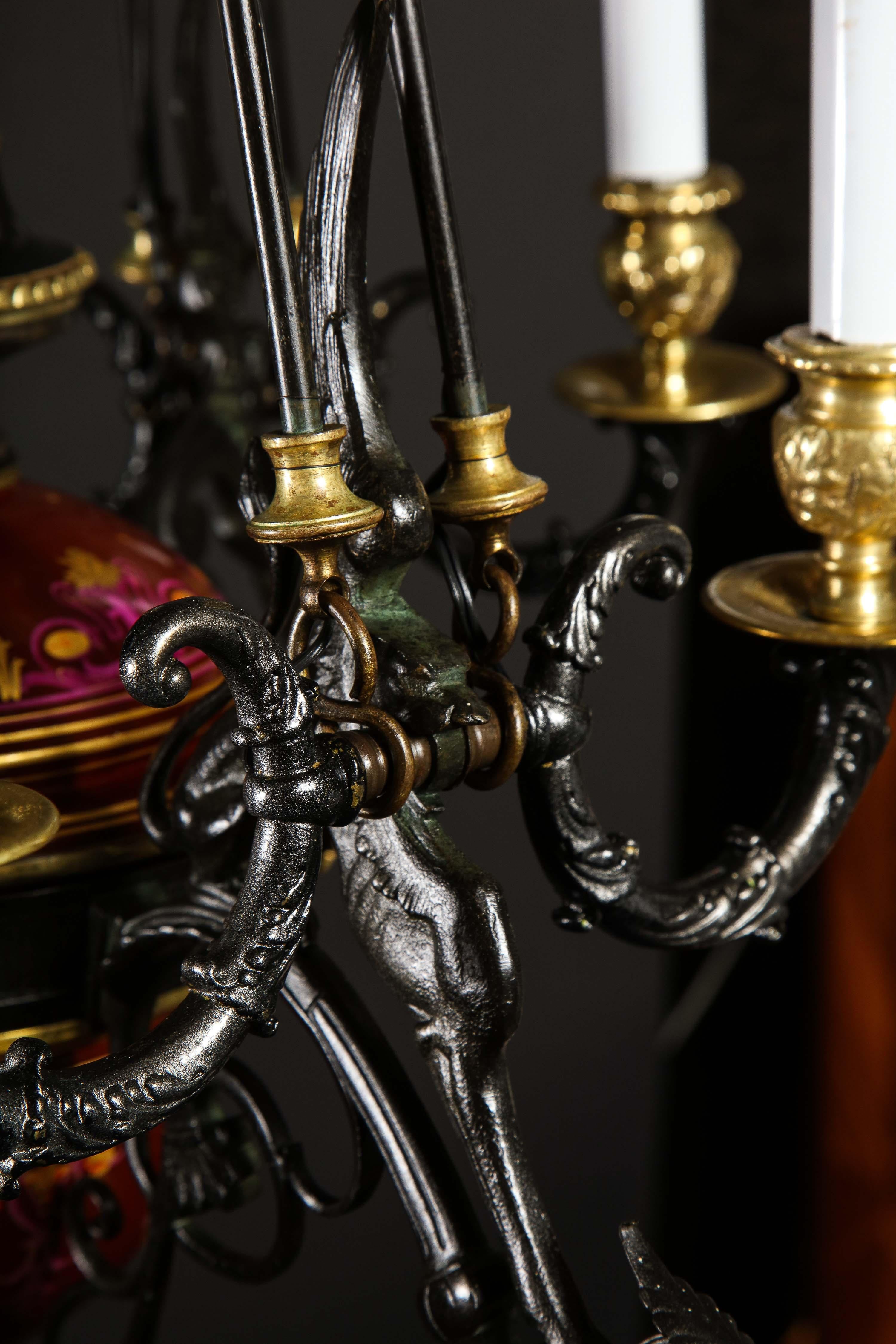 Lustre figuratif de style Hollywood Regency en bronze doré et porcelaine rouge en vente 13