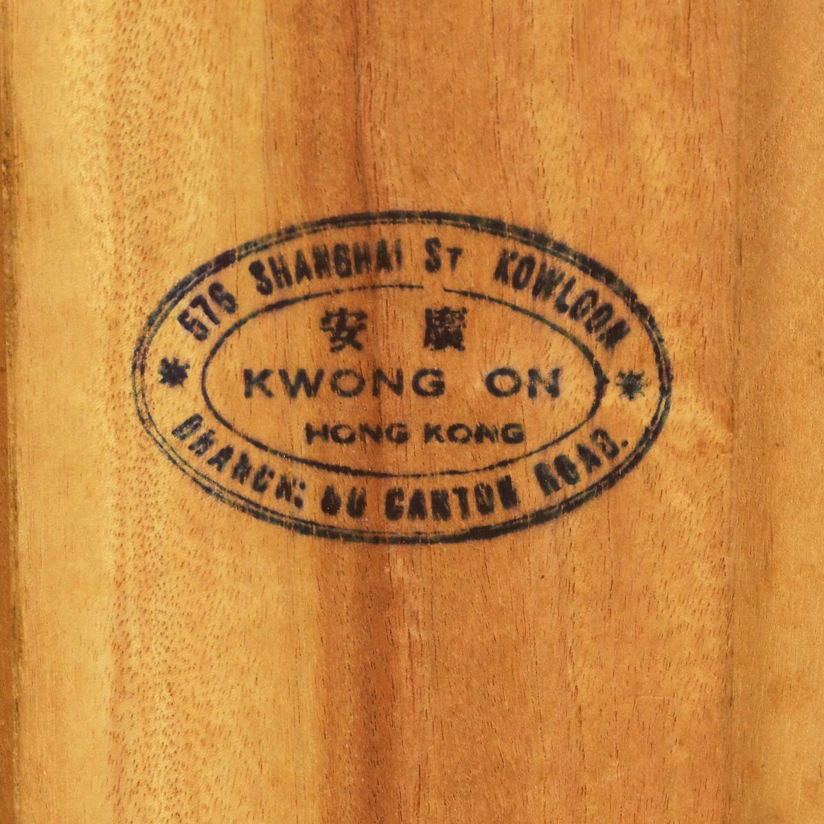 Coffre cylindrique en bois de camphorwood de Hong Kong en vente 5