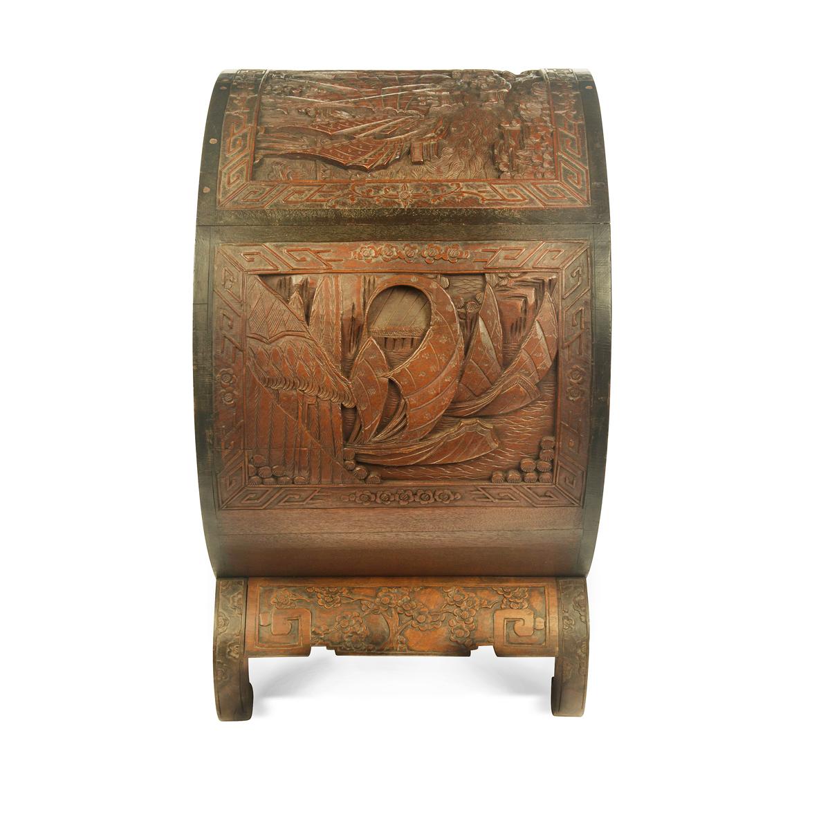 A Hong Kong camphorwood cylindrical chest For Sale 6