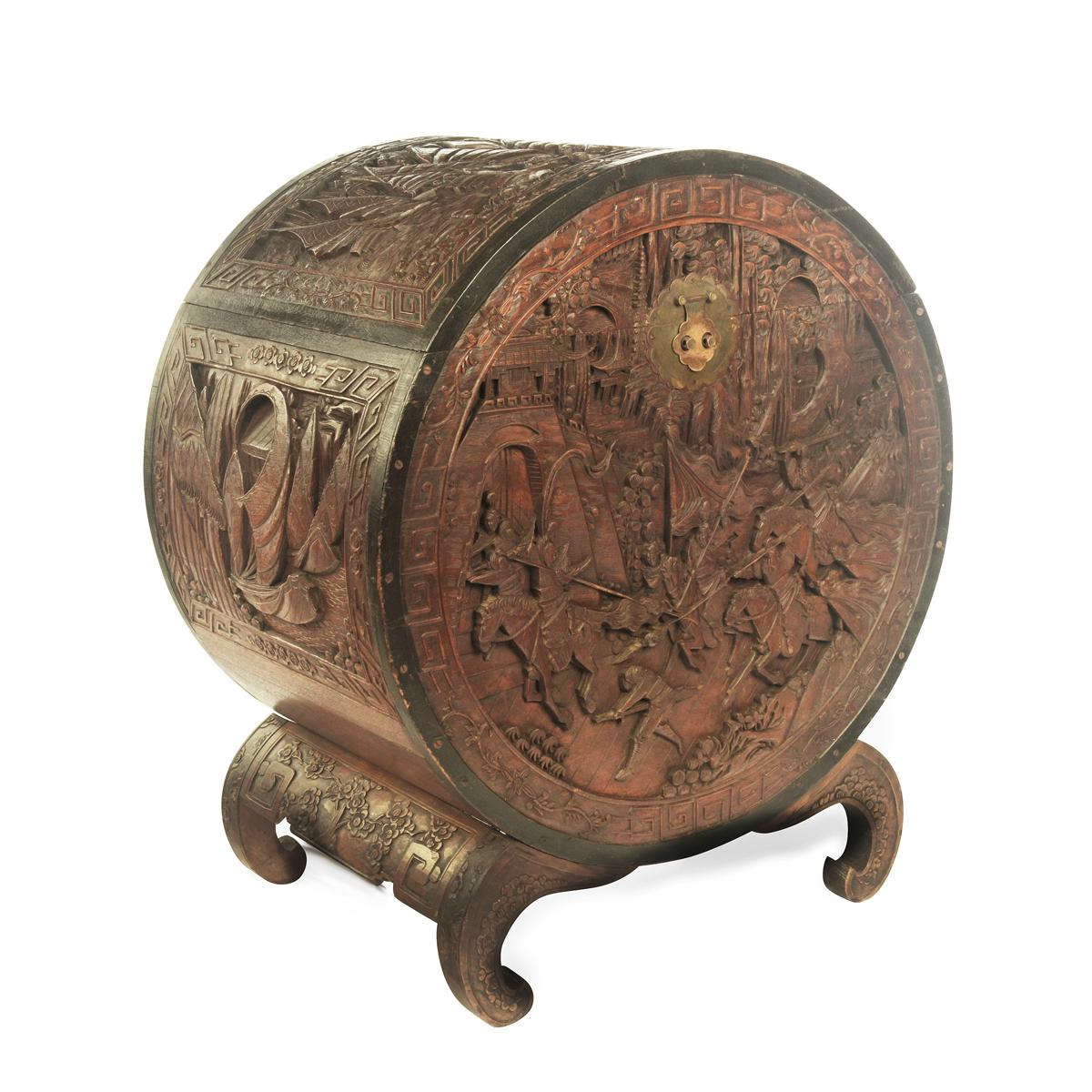 A Hong Kong camphorwood cylindrical chest In Good Condition For Sale In Lymington, Hampshire
