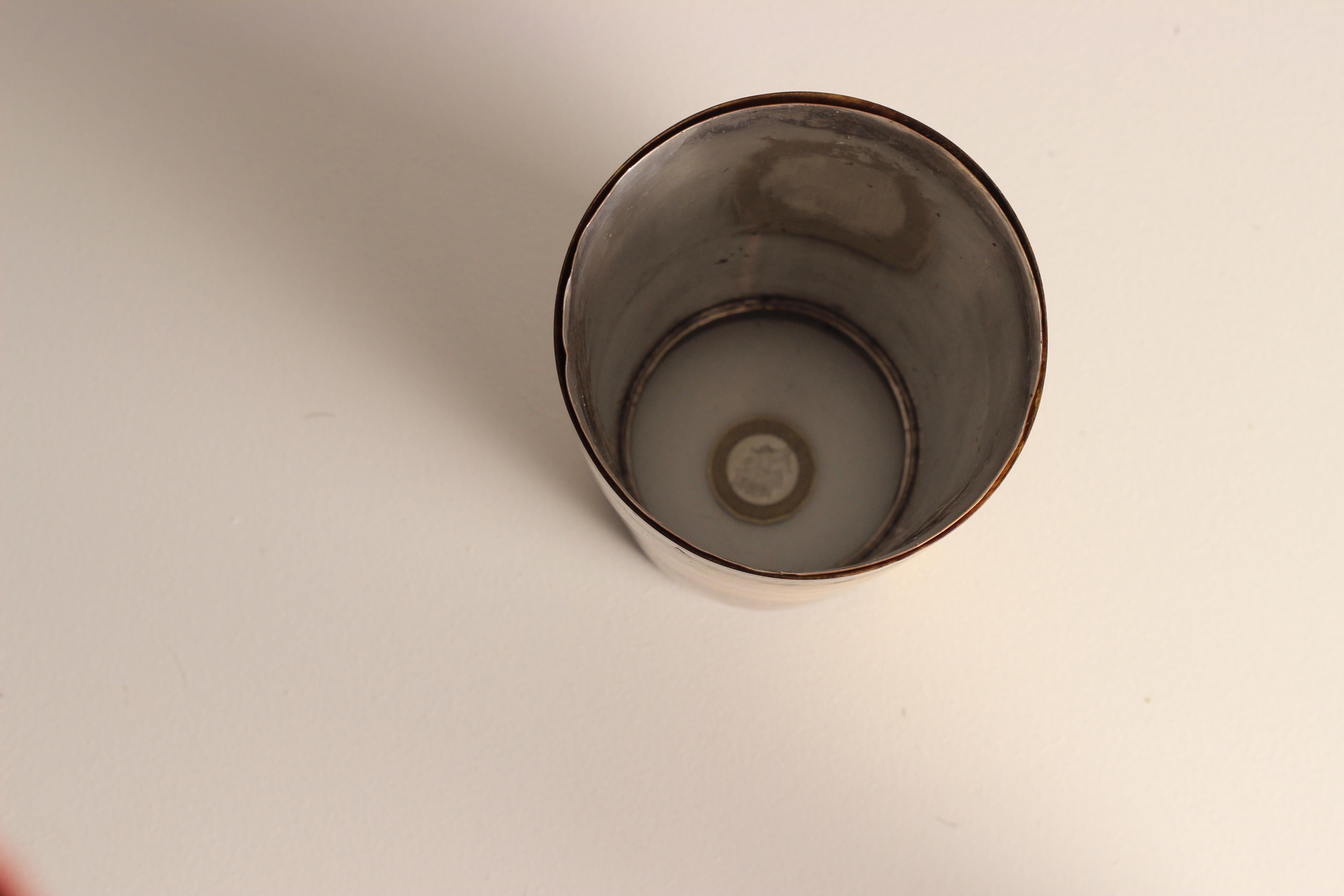 Gobelet à corne ou coupe à étrier en corne avec base interne en cuivre et verre fabriqué en Angleterre en vente 9