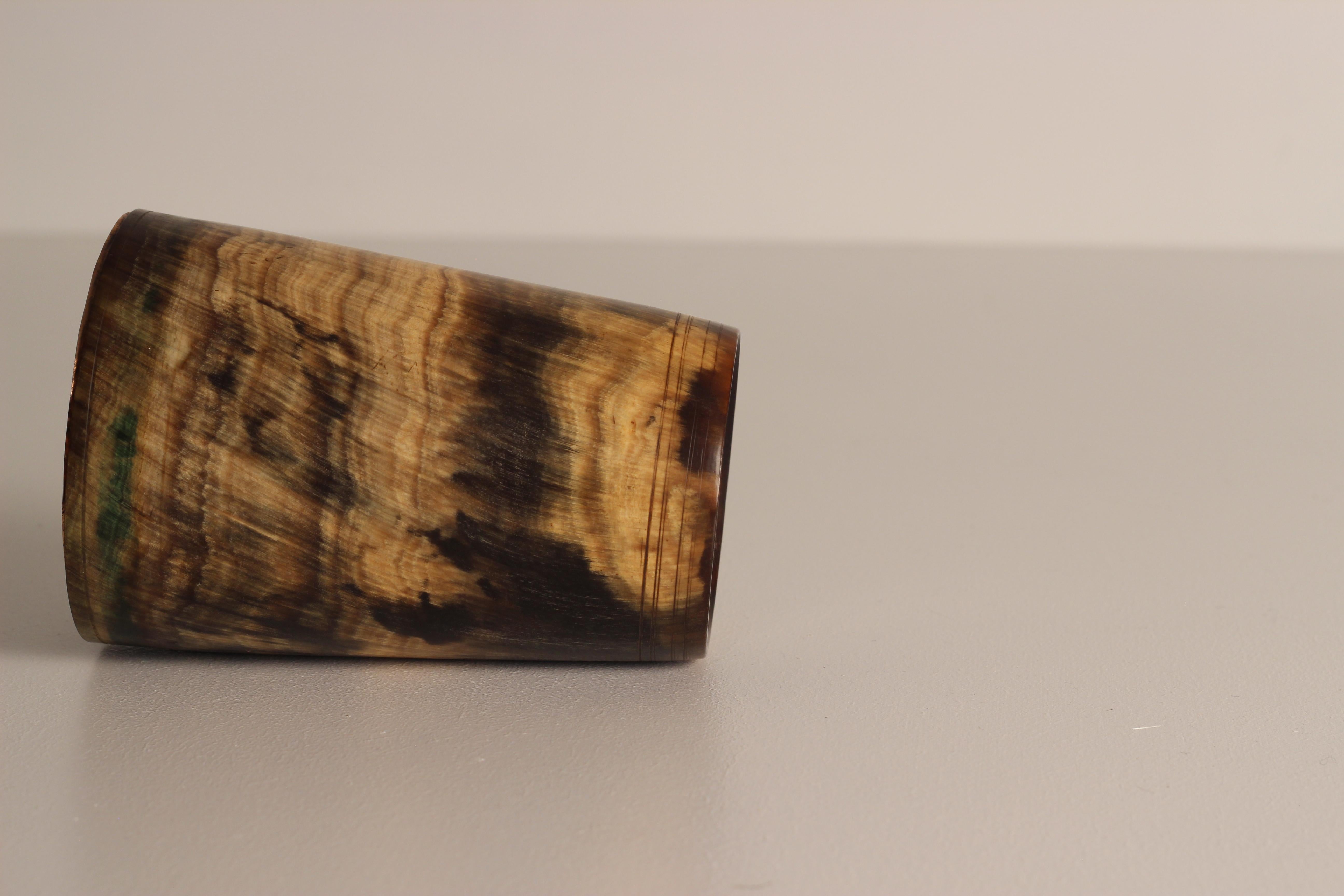 Vaso de cuerno o de estribo con base interna de cobre y vidrio Fabricado en Inglaterra Cobre en venta