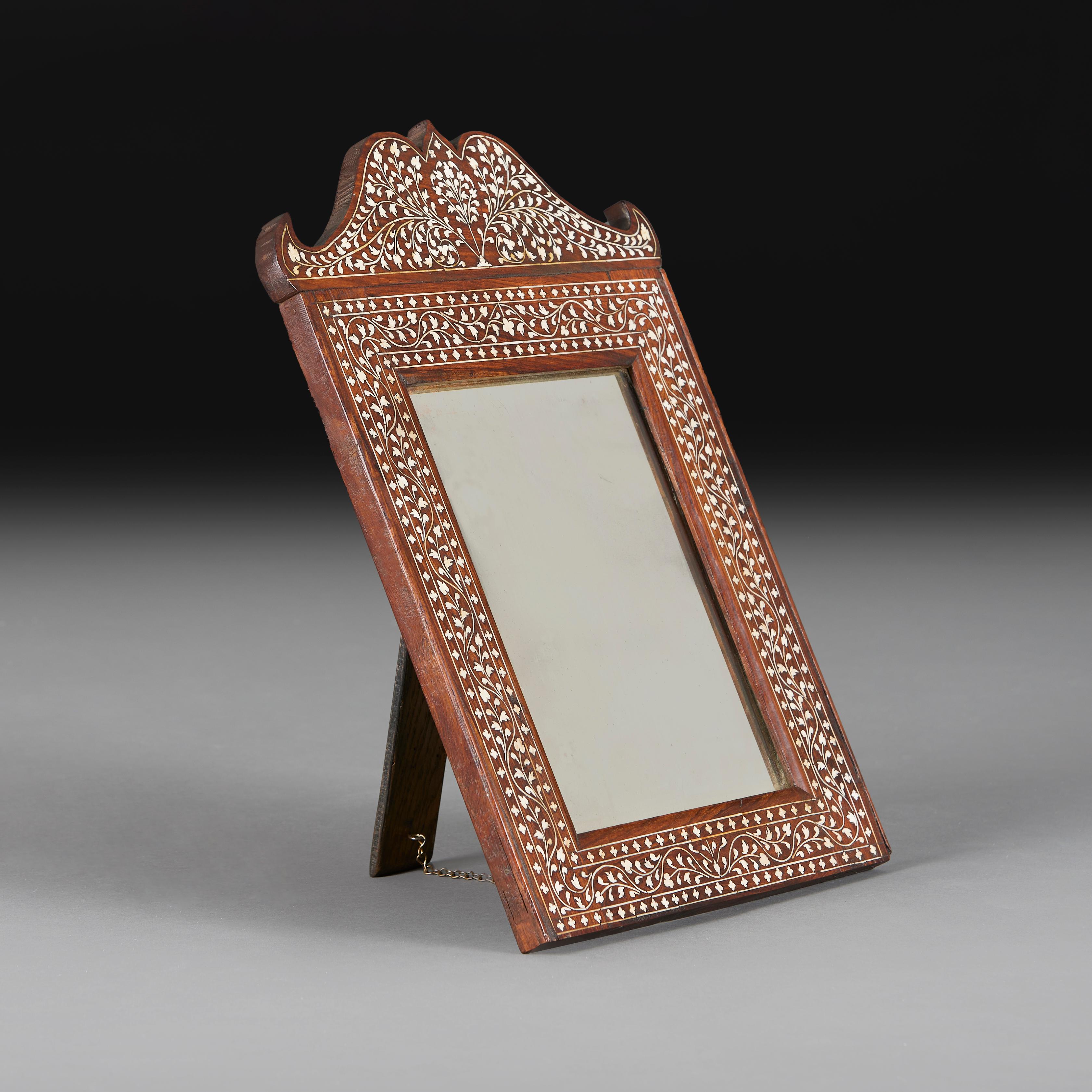 Miroir de coiffeuse en marqueterie indienne de Hoshiarpur Bon état - En vente à London, GB