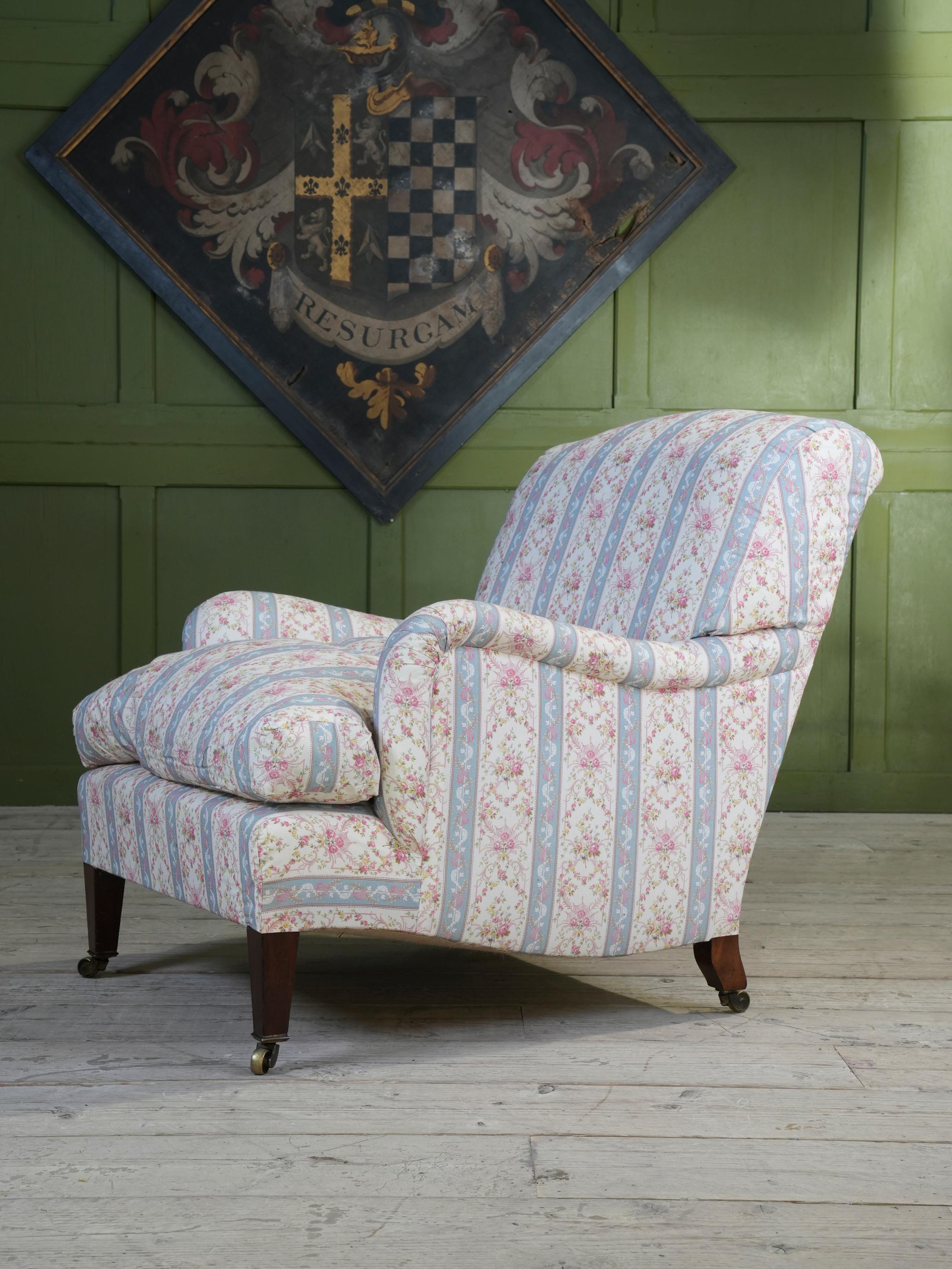 Howard and Son's Bridgewater Armchair In Good Condition In Conwy, GB