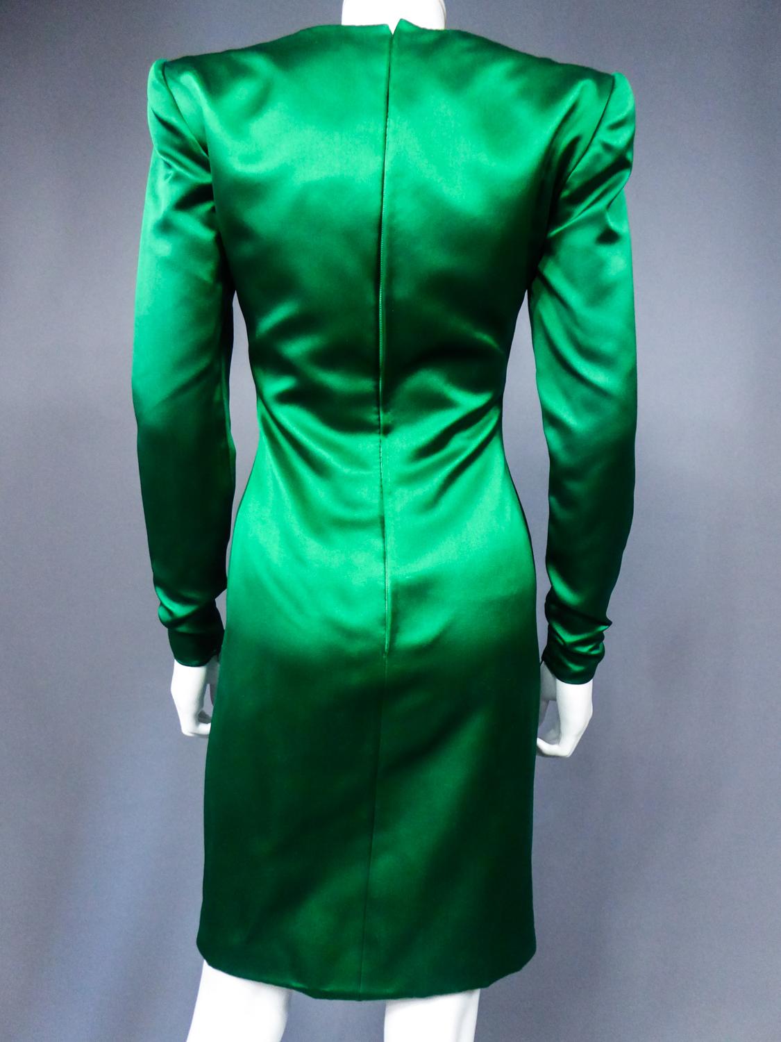 Hubert de Givenchy - Robe de défilé Catwalk en satin et velours lamé, circa 1985 en vente 9