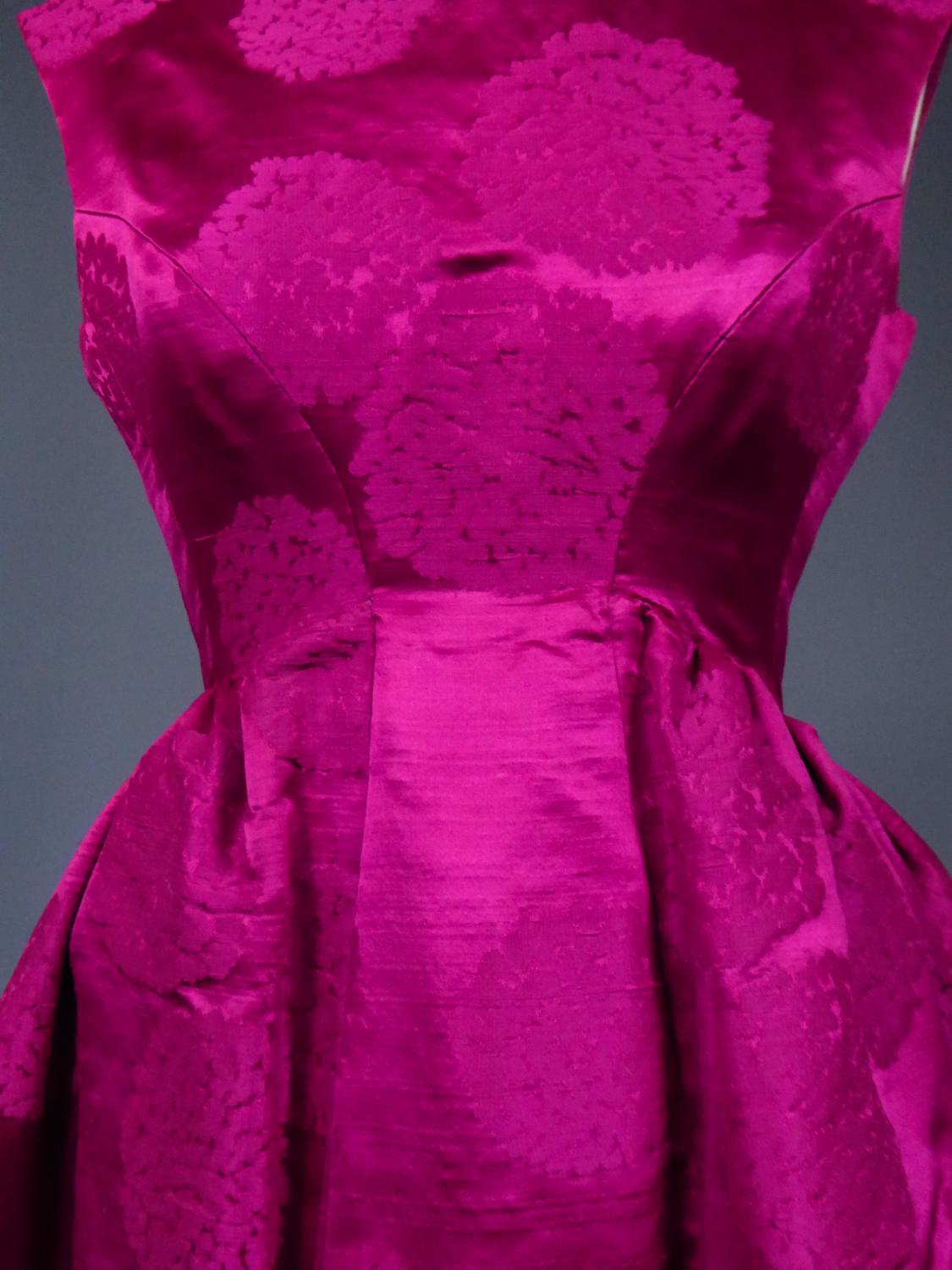 A Hubert De Givenchy Gazar Silk Couture Dress numbered 18481 Collection 1960 In Excellent Condition In Toulon, FR