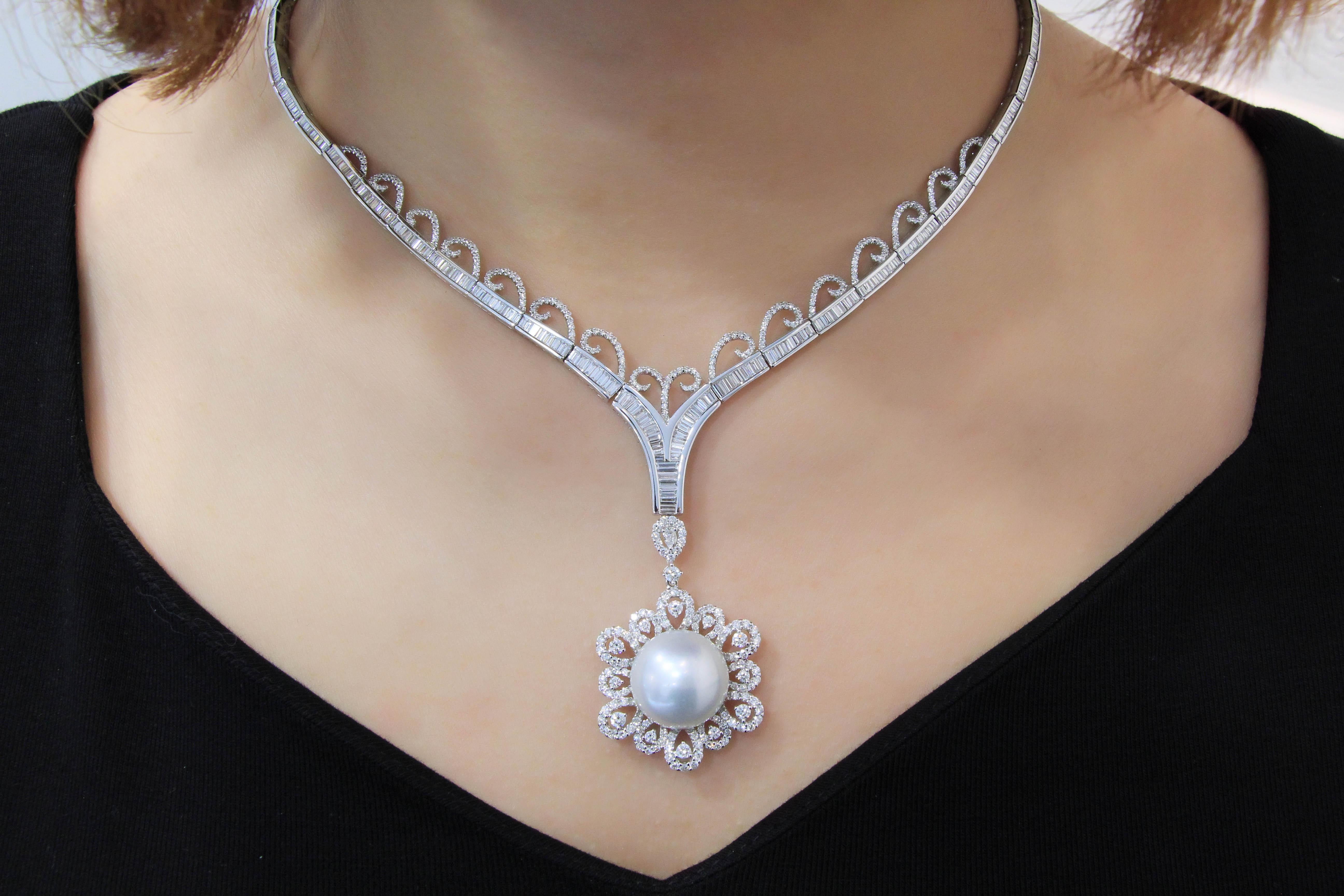 Huge South Sea Pearl Pendant with Diamond Neclace in 18K Gold For Sale 1