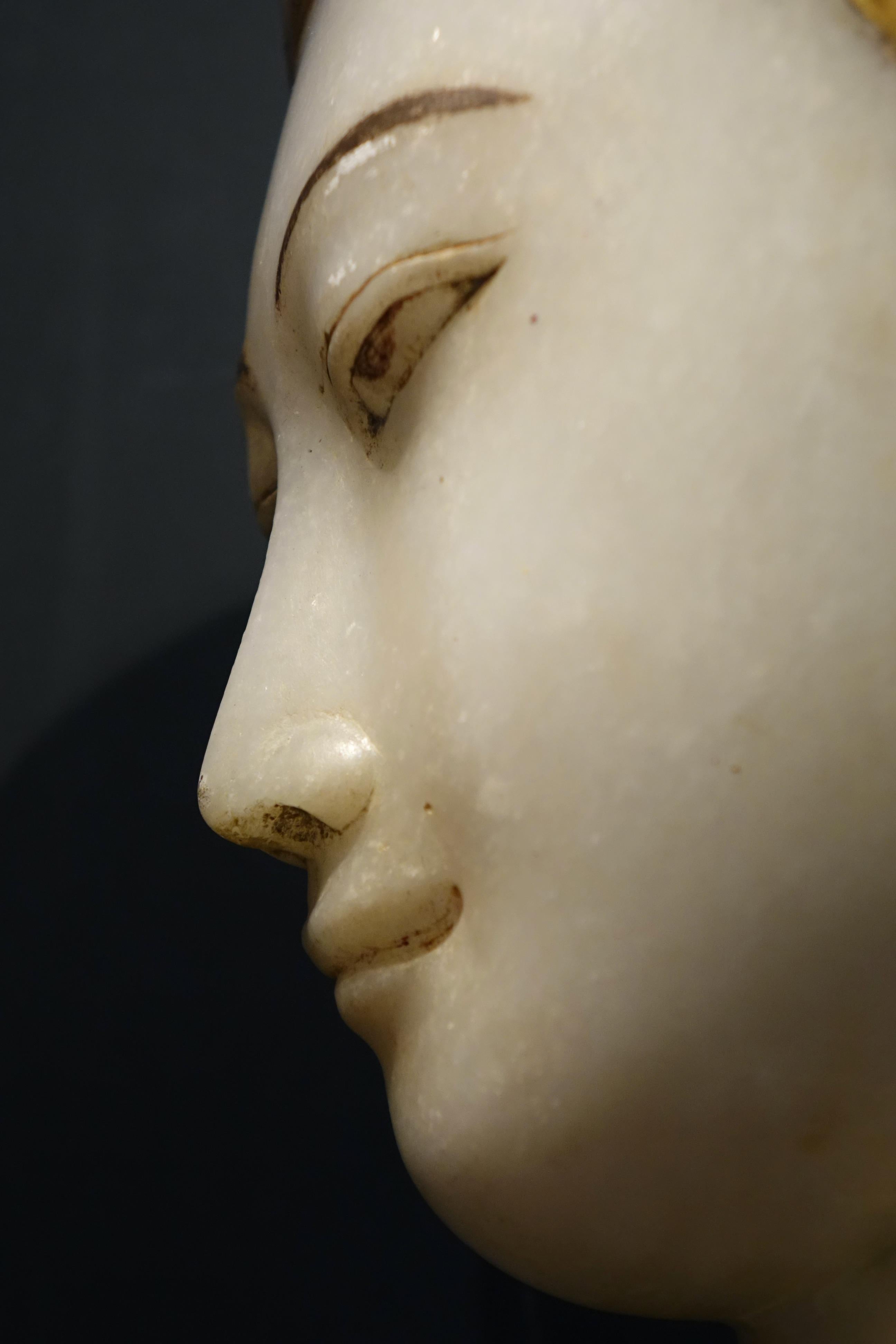 XVIII secolo Un'enorme testa di Buddha in marmo del XVIII-XIX secolo in vendita