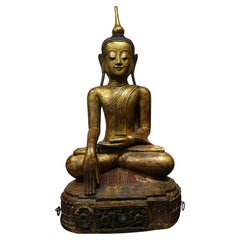 A huge Burmese lacquer Bouddha, 17th c.
