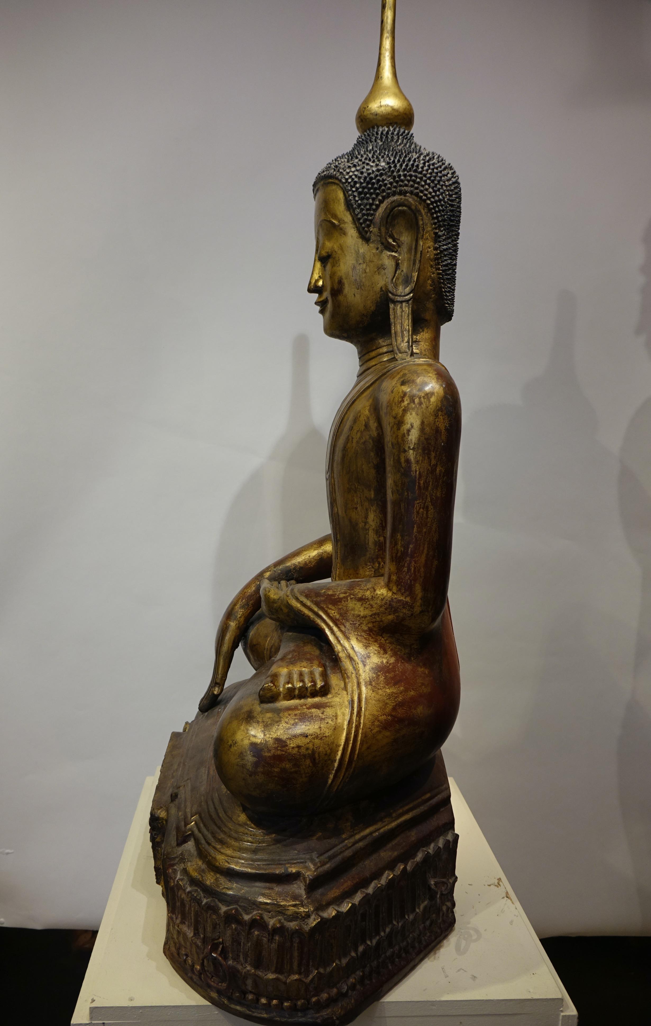 Un enorme Bouddha birmano lacado, s. XVII Laca en venta