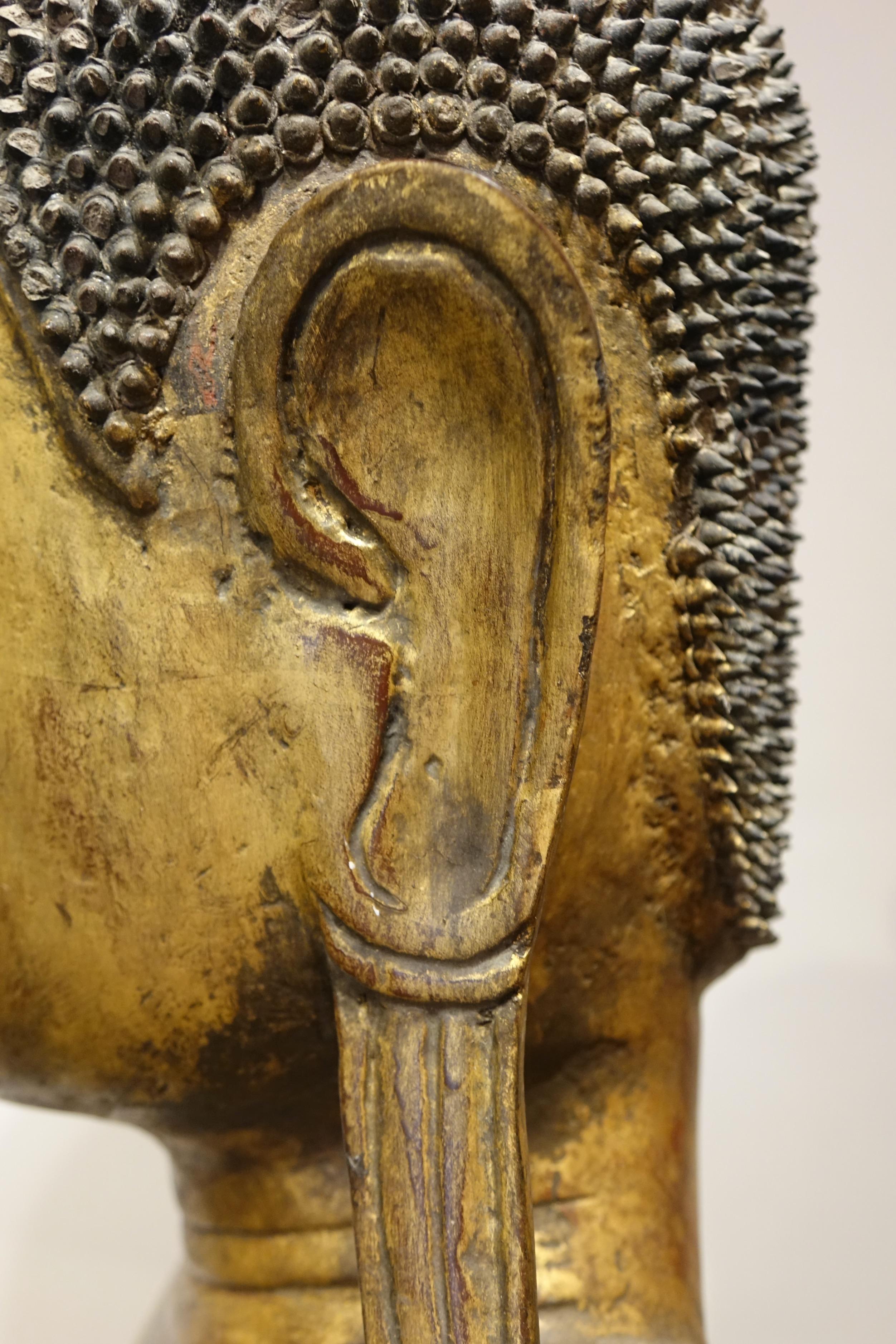 Un enorme Bouddha birmano lacado, s. XVII en venta 1